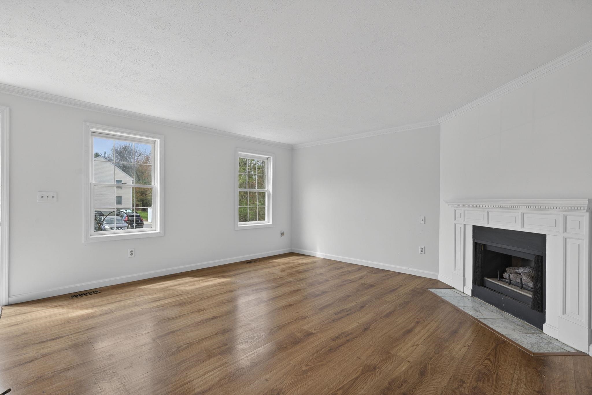 12 Wyndmere Dr, Londonderry, NH 03053