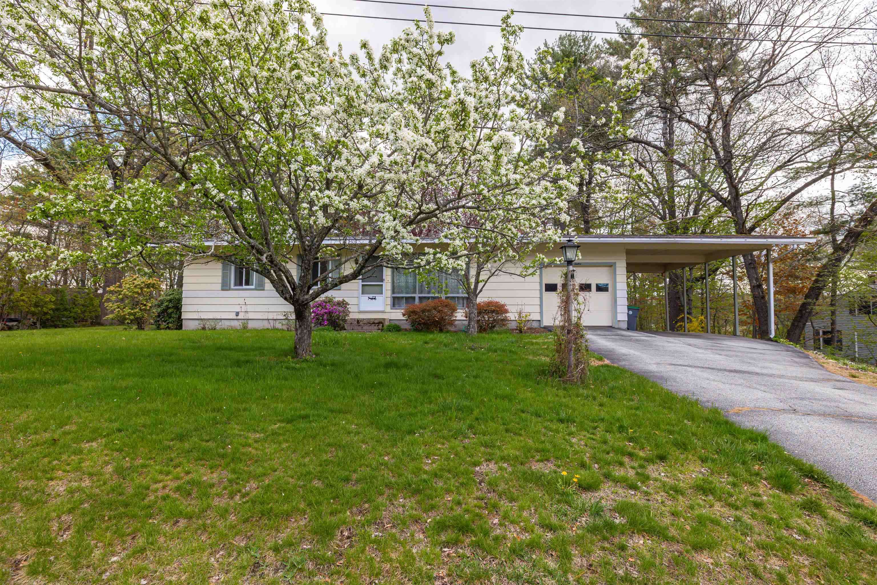 12 Birch Hill Rd, Hooksett, NH 03106