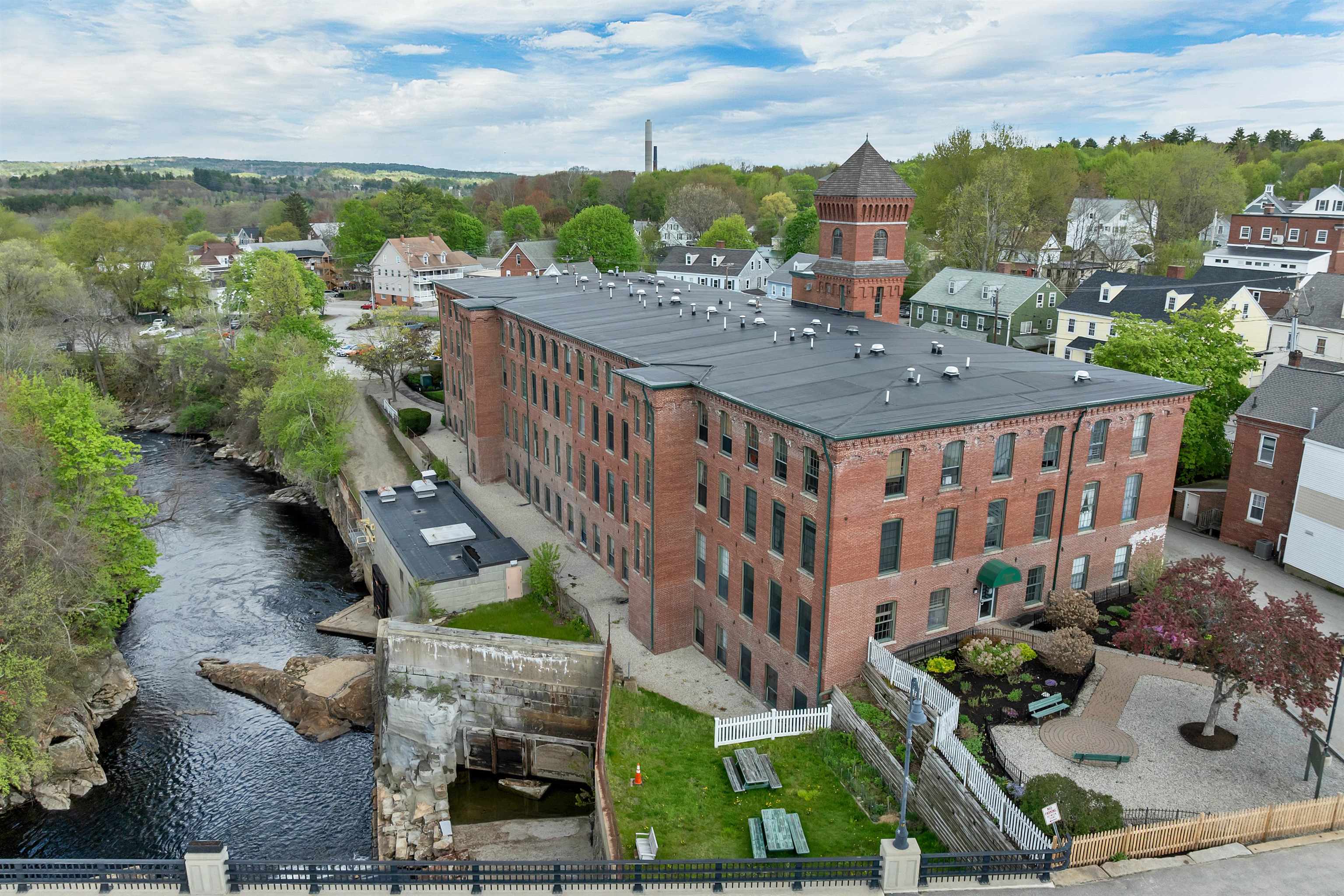 100 Main St #M3, Pembroke, NH 03275