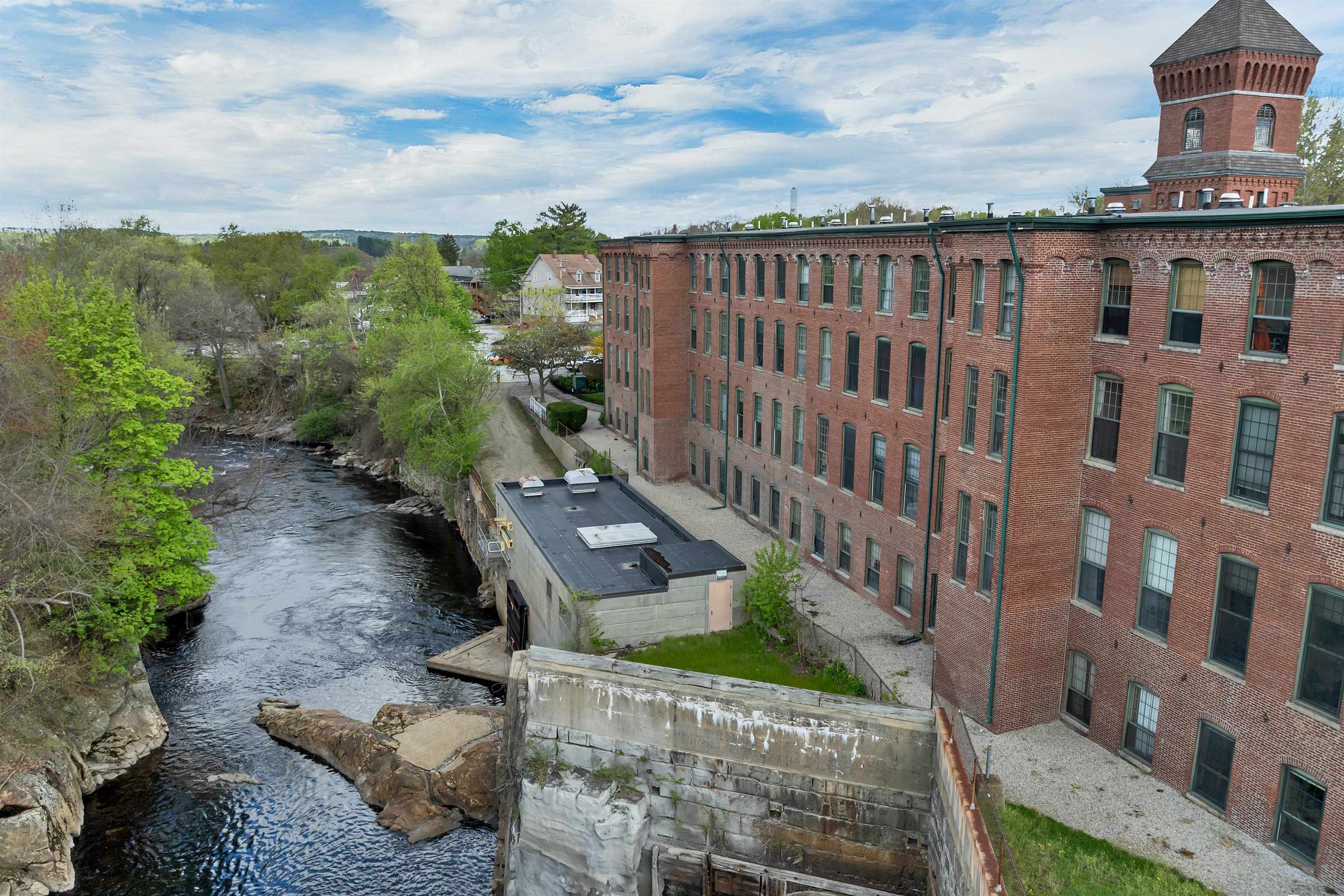 100 Main St, Pembroke, NH 03275