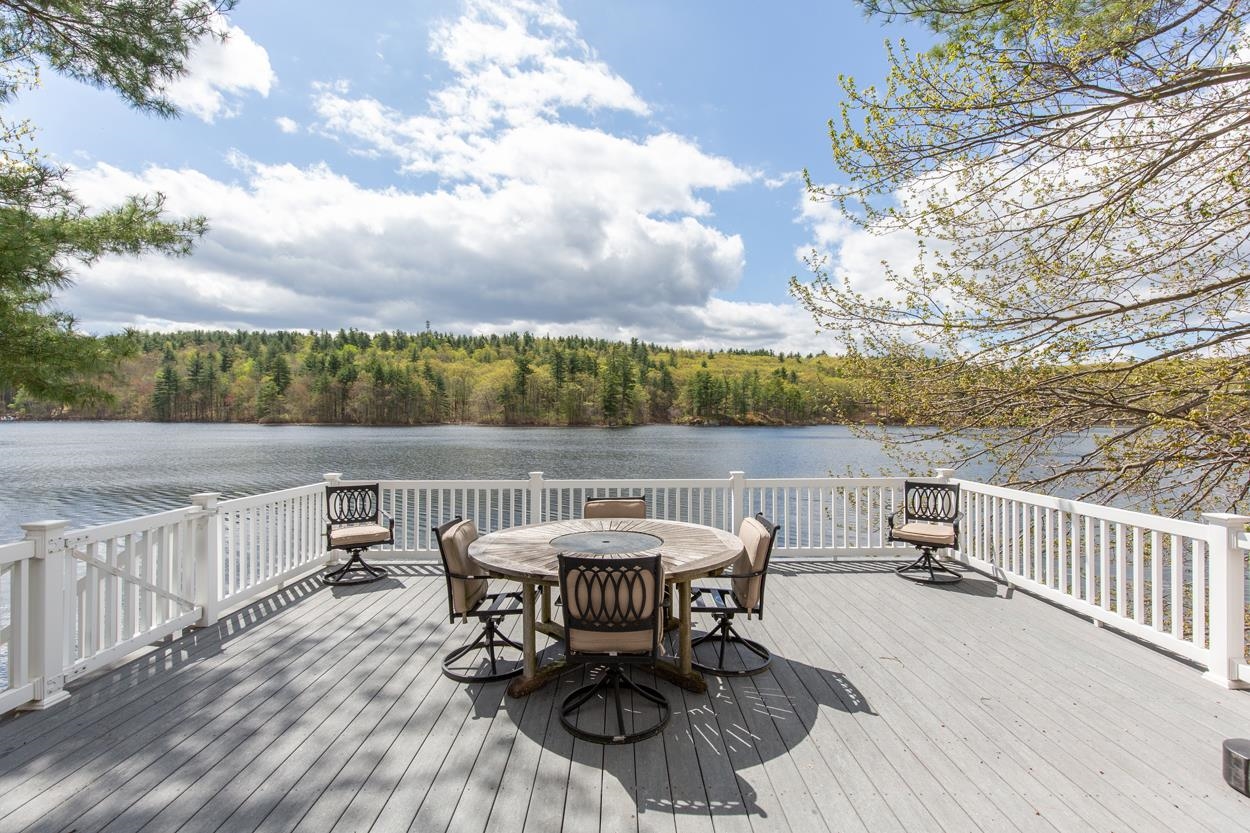 21 Hinds Ln, Pelham, NH 03076