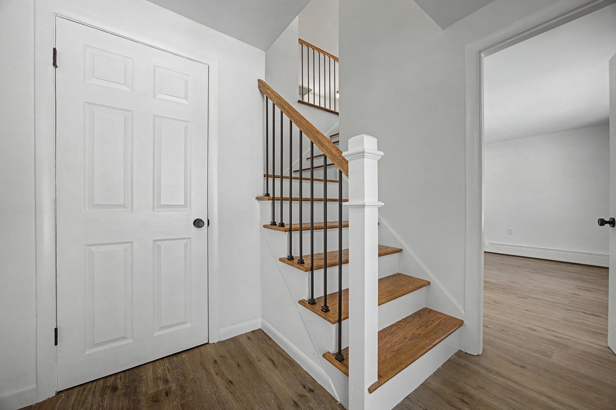 12 Davis Rd, Merrimack, NH 03054