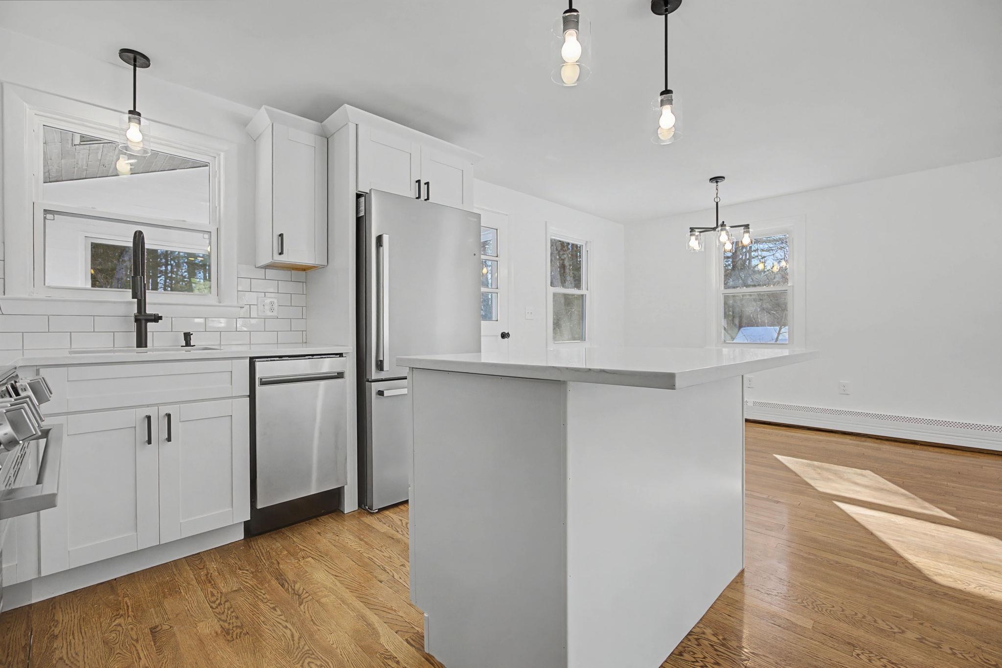 12 Davis Rd, Merrimack, NH 03054