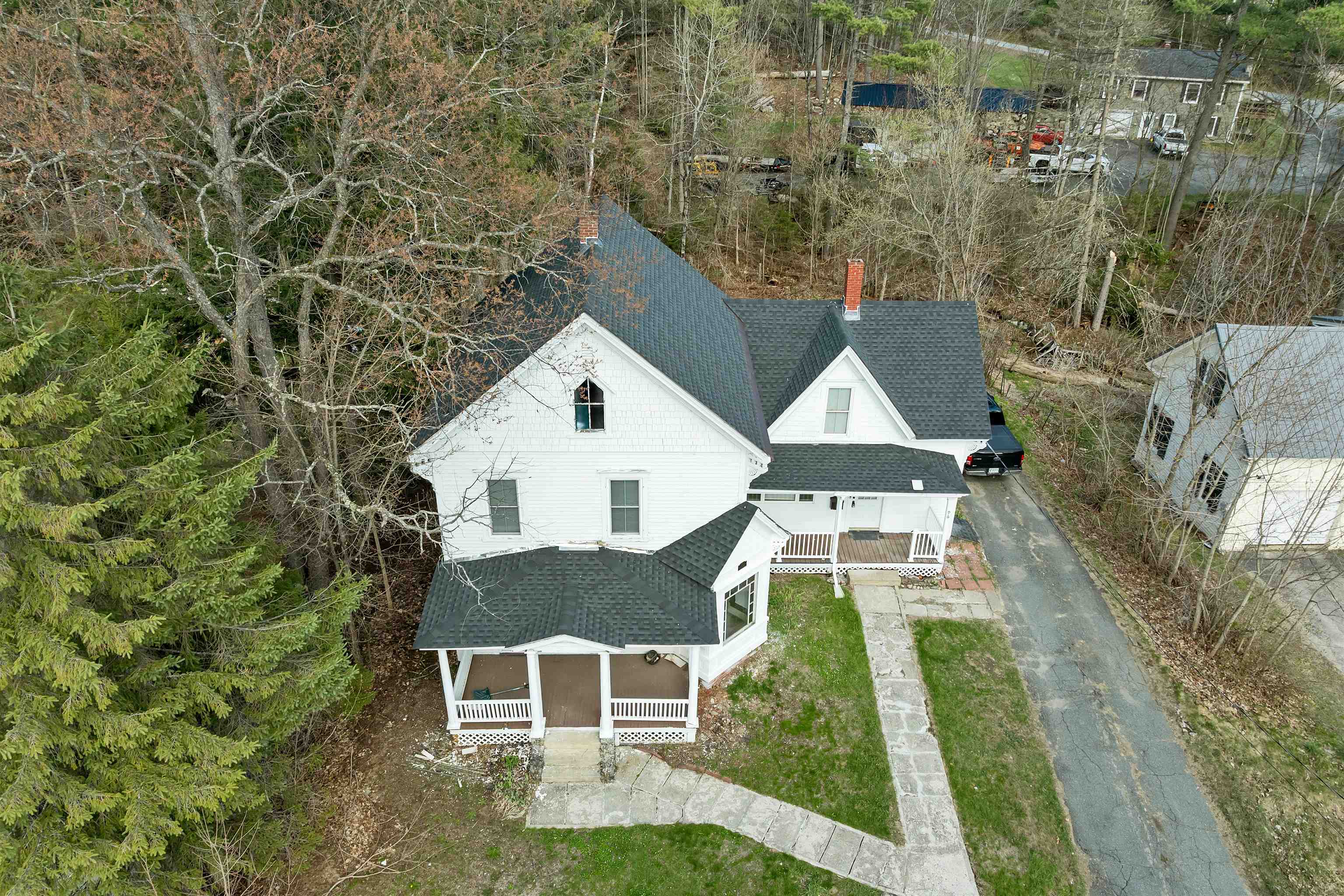 96 Elm St, Whitefield, NH 03598