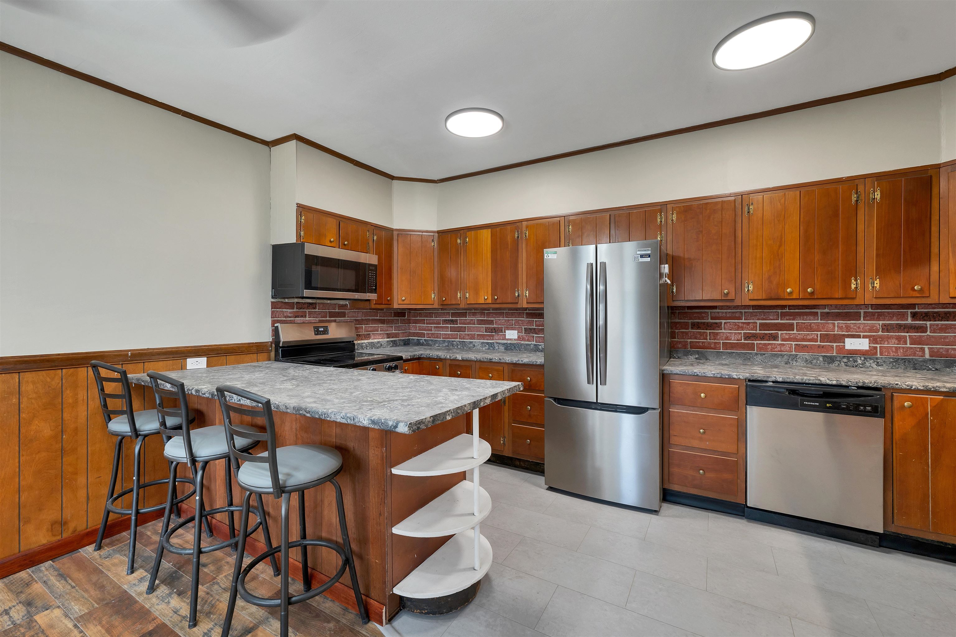 96 Elm St, Whitefield, NH 03598