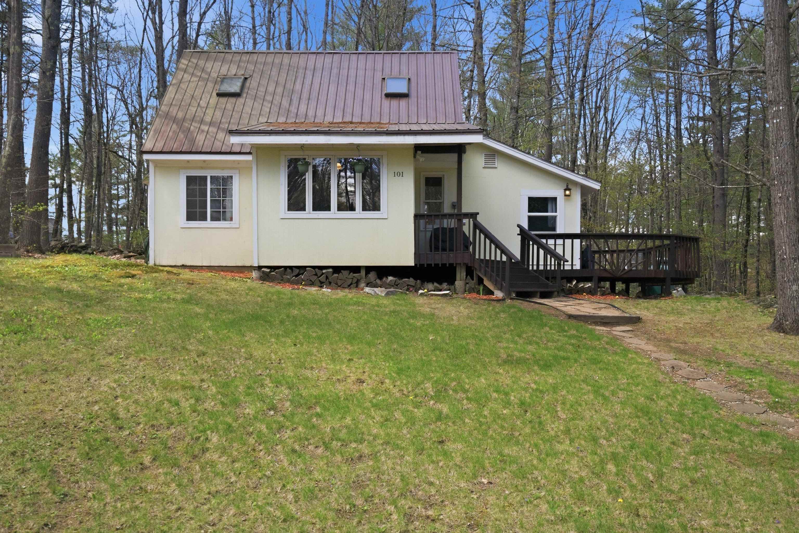 101 Canterbury Shore Dr, Canterbury, NH 03224