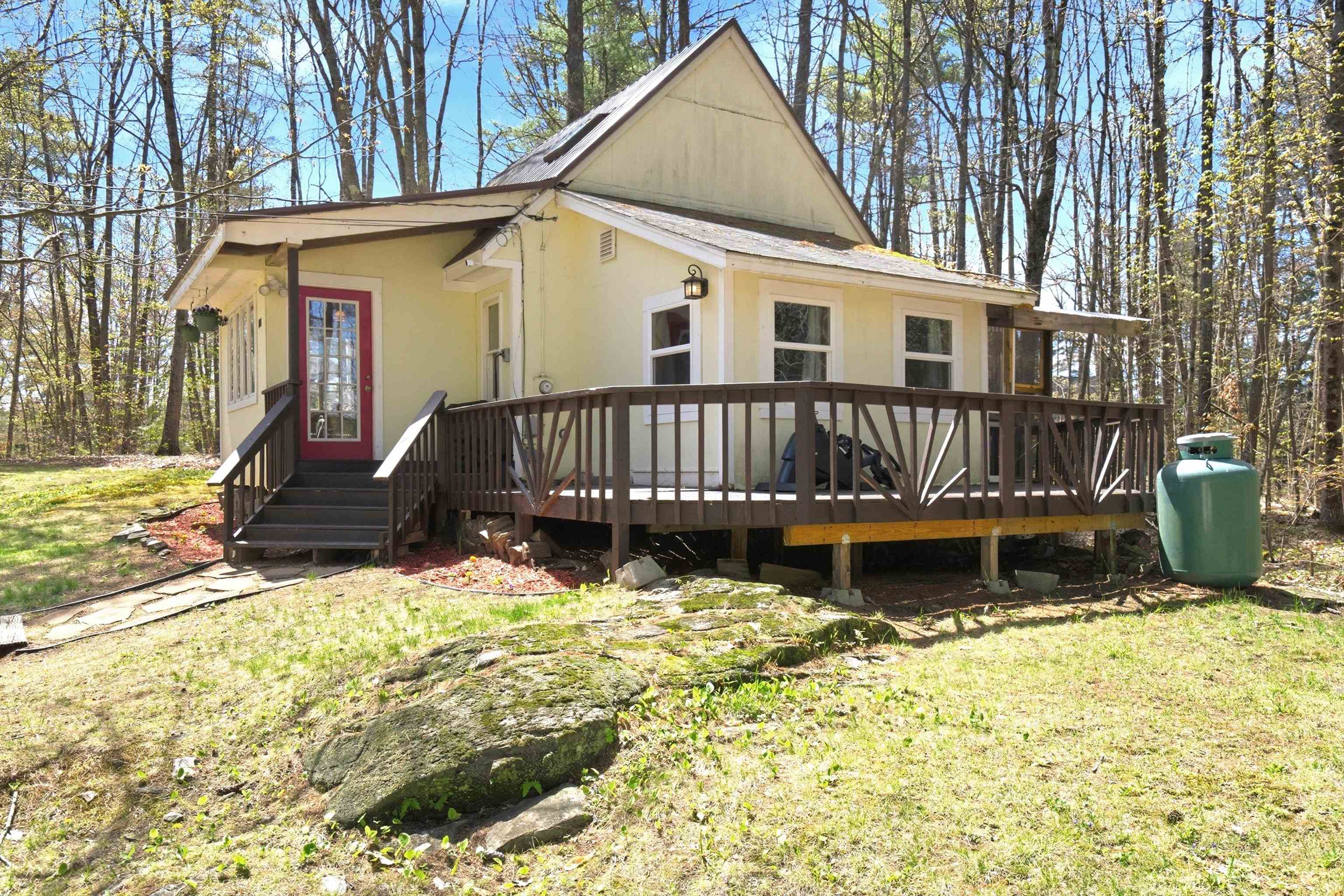 101 Canterbury Shore Dr, Canterbury, NH 03224
