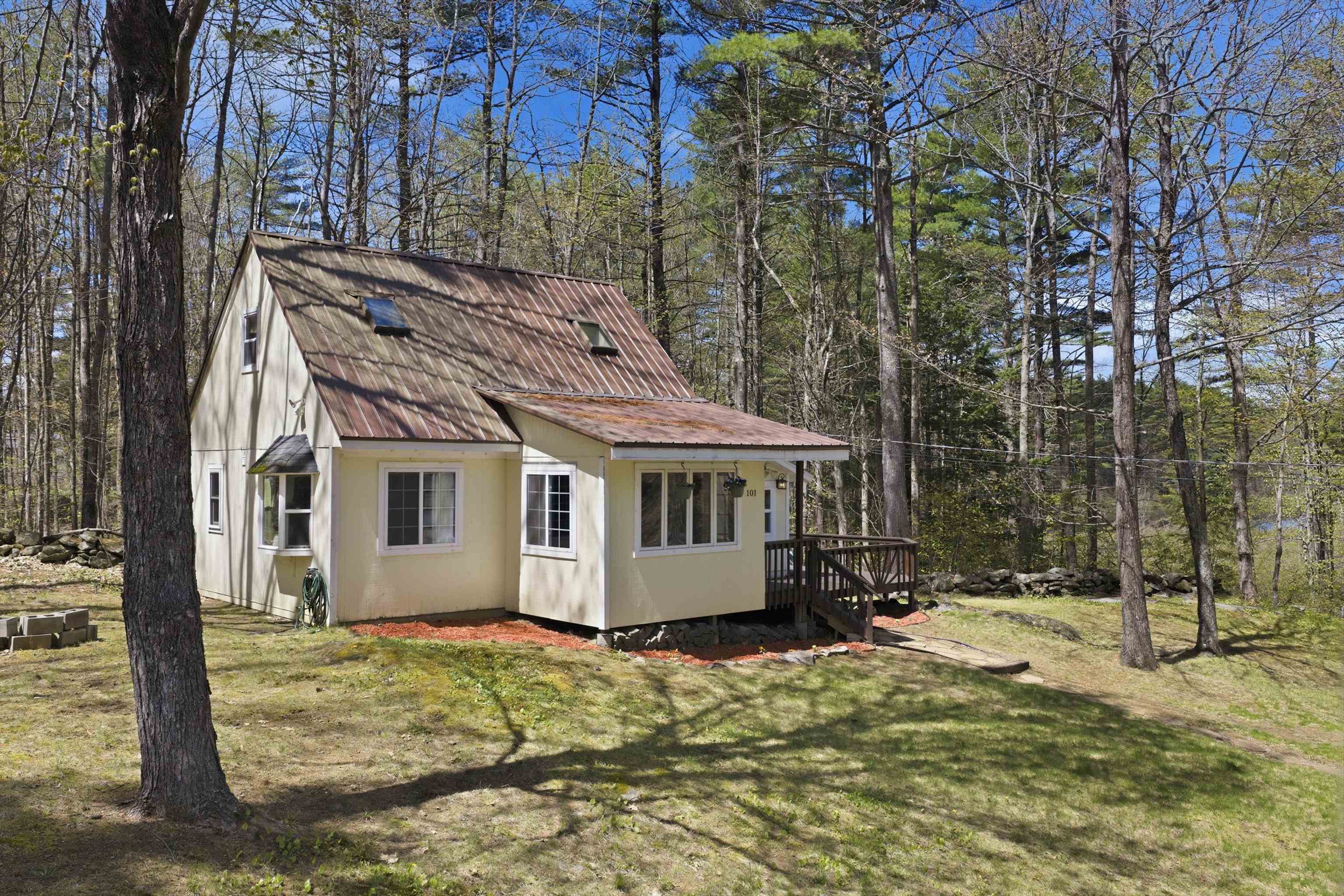 101 Canterbury Shore Dr, Canterbury, NH 03224