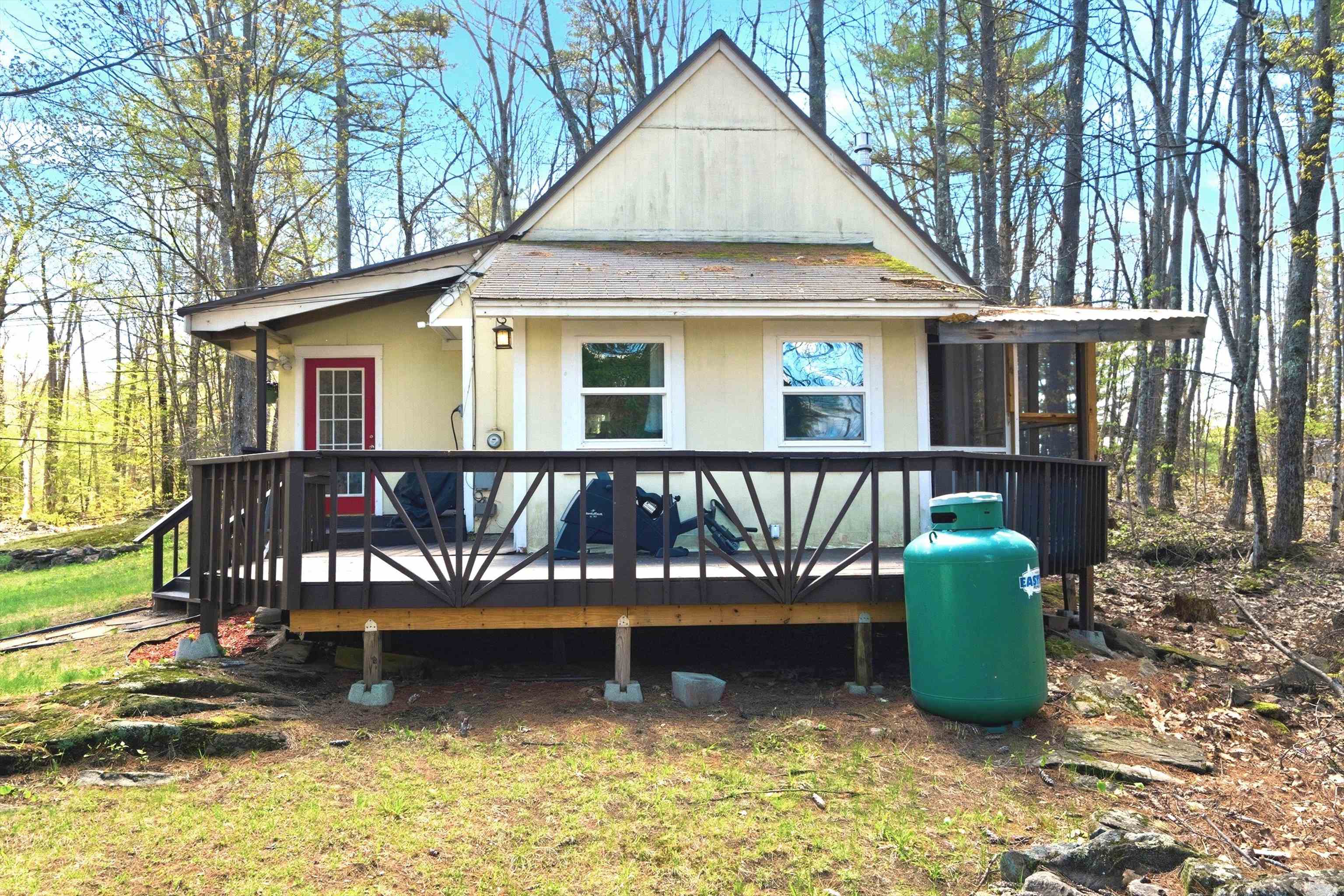 101 Canterbury Shore Dr, Canterbury, NH 03224