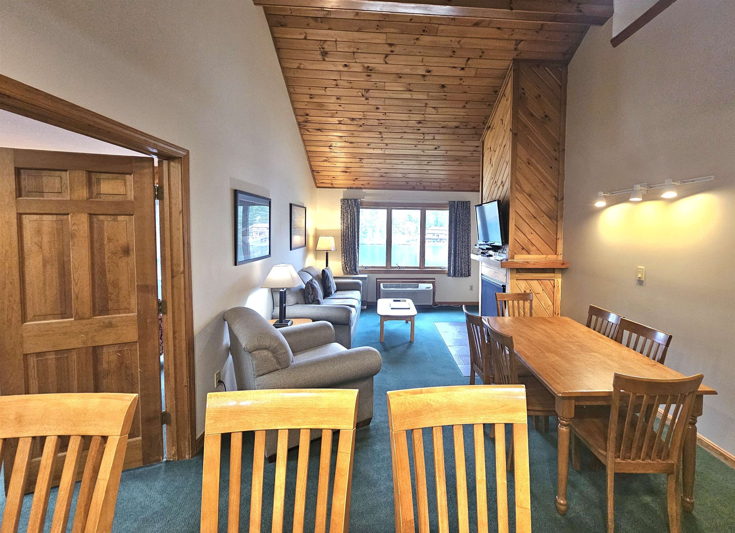 10 Lakeside West Dr, Woodstock, NH 03262
