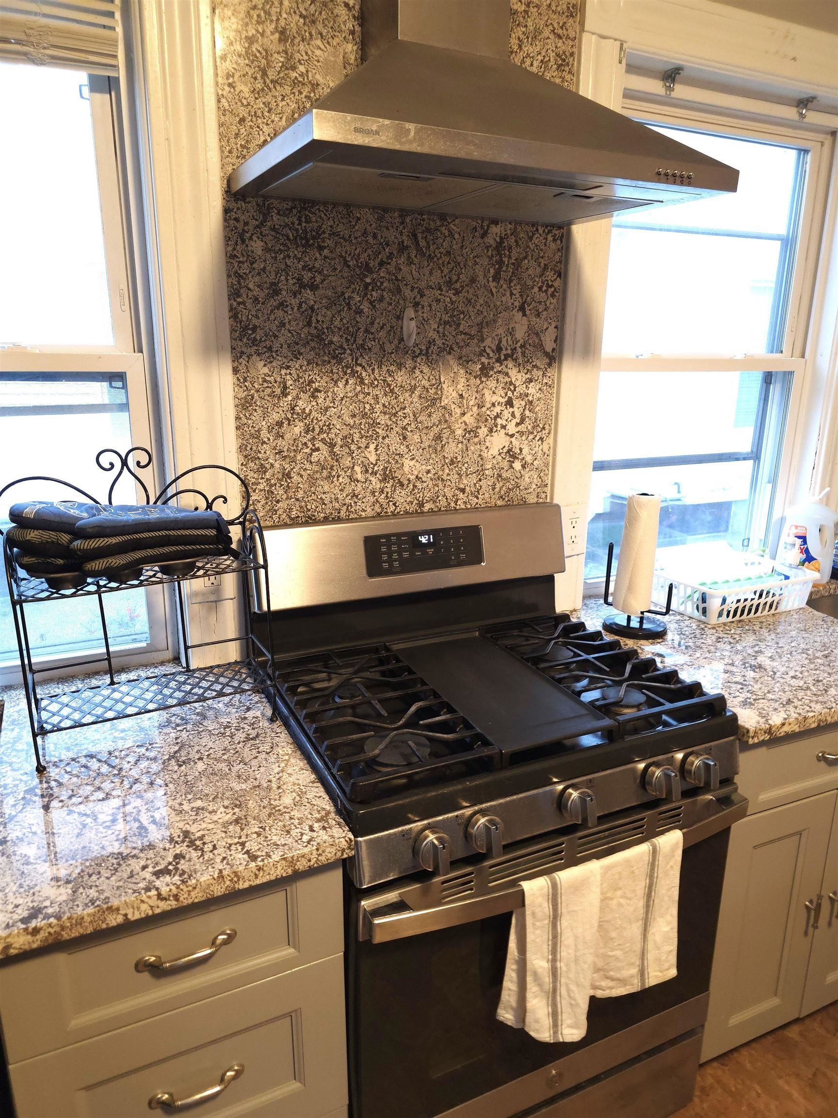 729 Pine St, Manchester, NH 03104