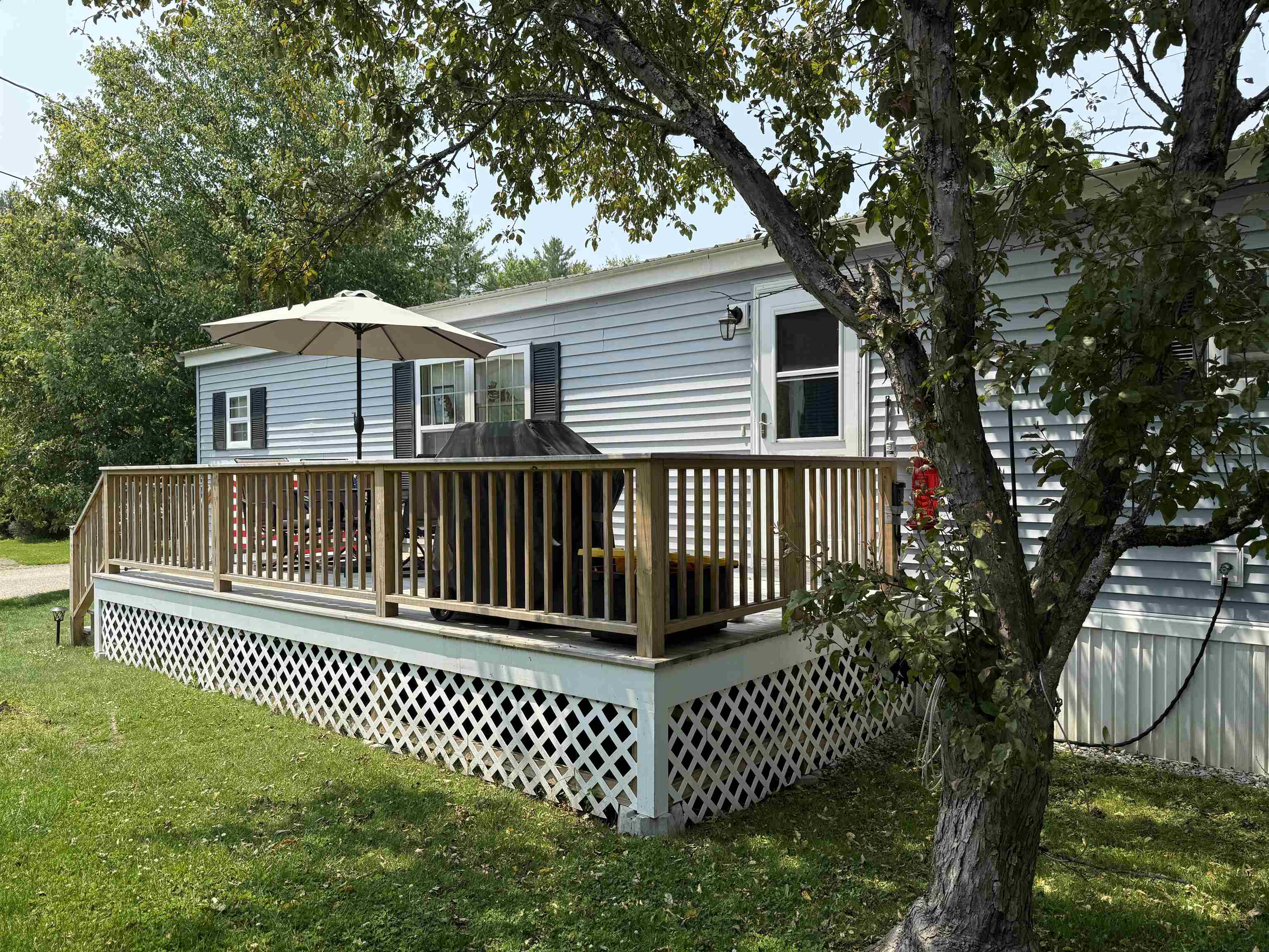 8 Sir Lancelot Dr, Exeter, NH 03833