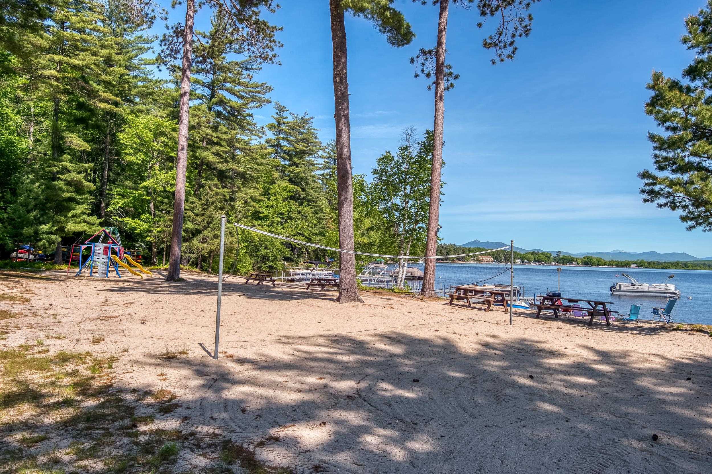 14 Oakwood Dr, Ossipee, NH 03814