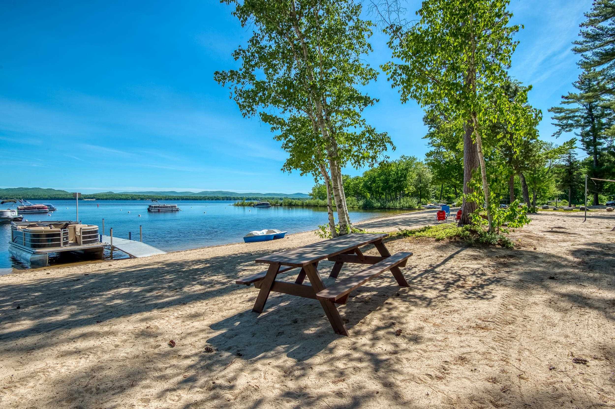 14 Oakwood Dr, Ossipee, NH 03814