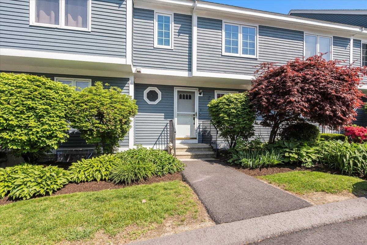 7 Swift Ln, Merrimack, NH 03054