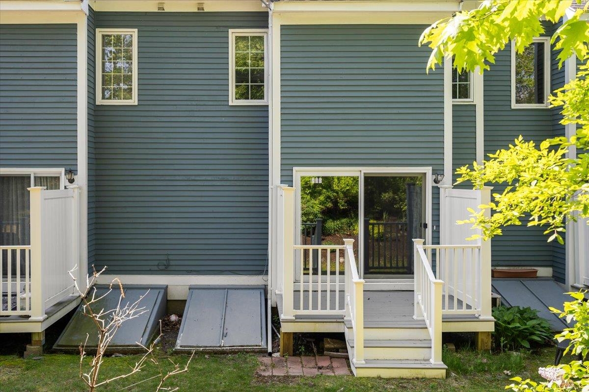 7 Swift Ln, Merrimack, NH 03054