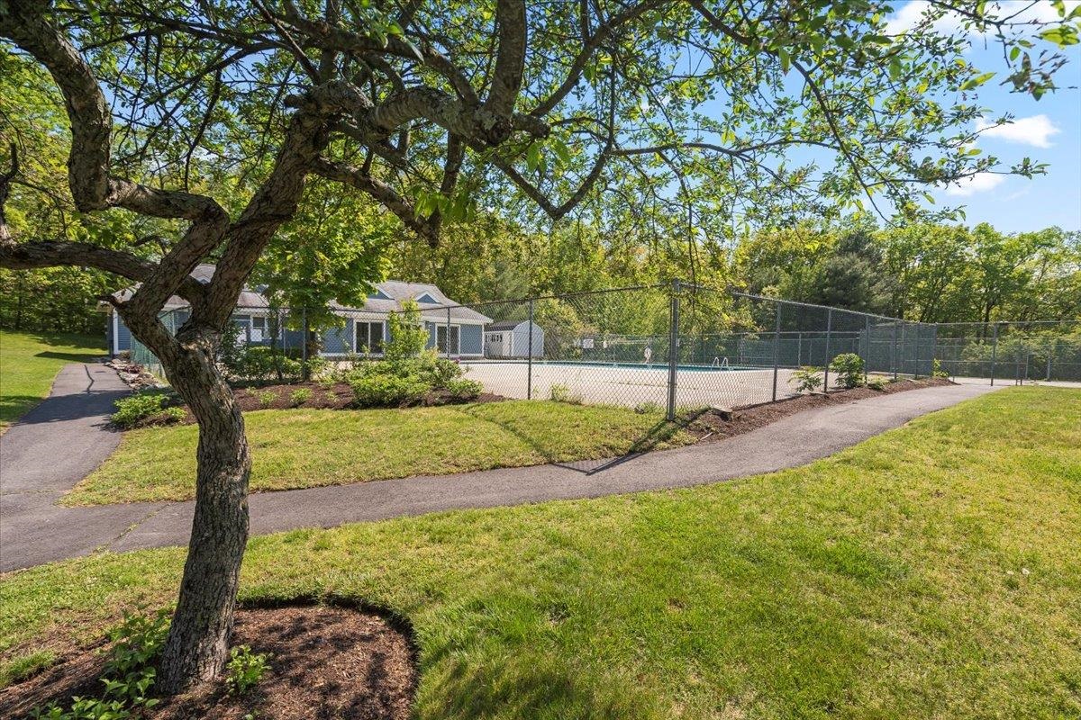 7 Swift Ln, Merrimack, NH 03054