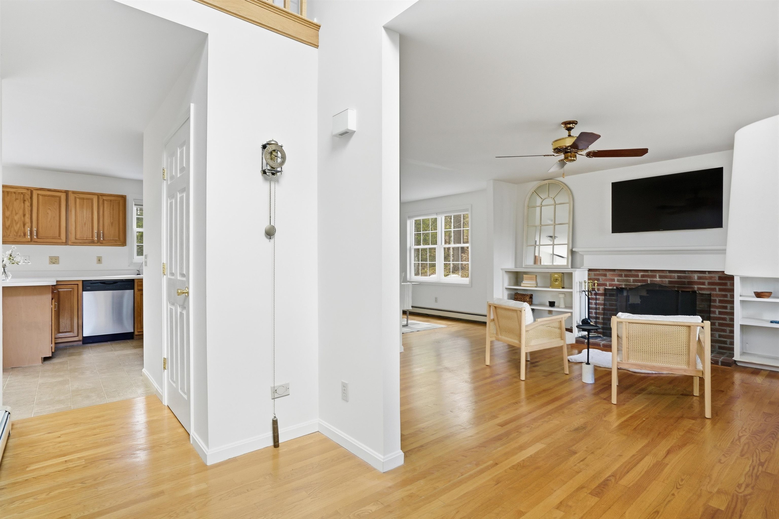 5 Van Buren Cir, Goffstown, NH 03045