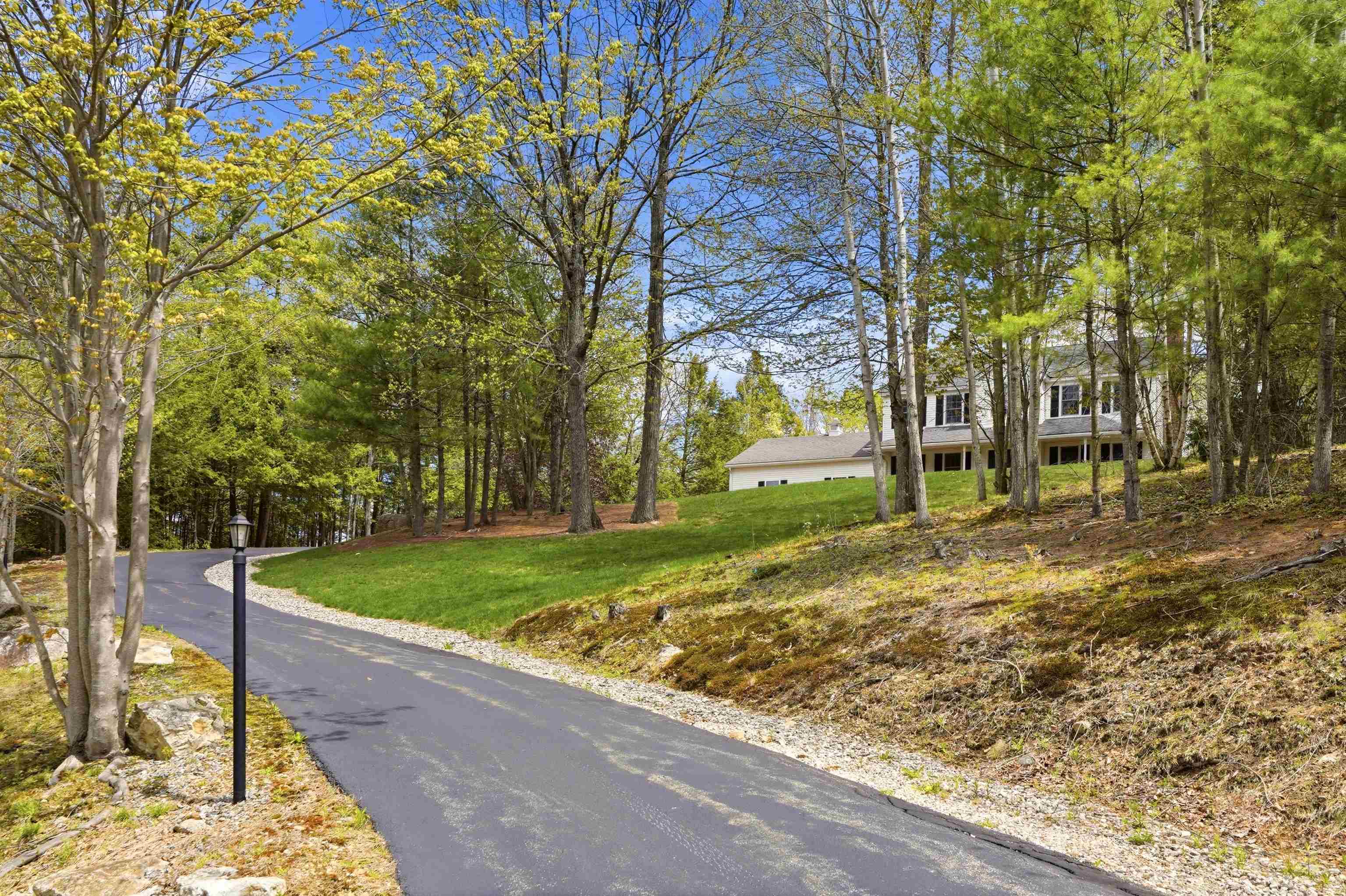 5 Van Buren Cir, Goffstown, NH 03045