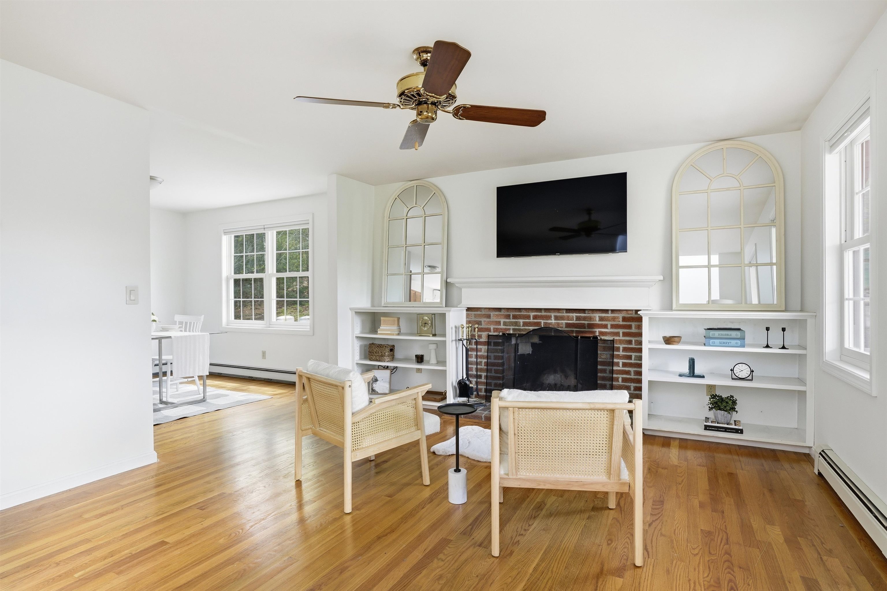 5 Van Buren Cir, Goffstown, NH 03045