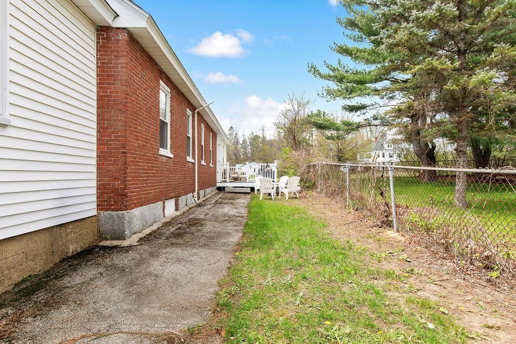 3 Loudon Rd, Pittsfield, NH 03263