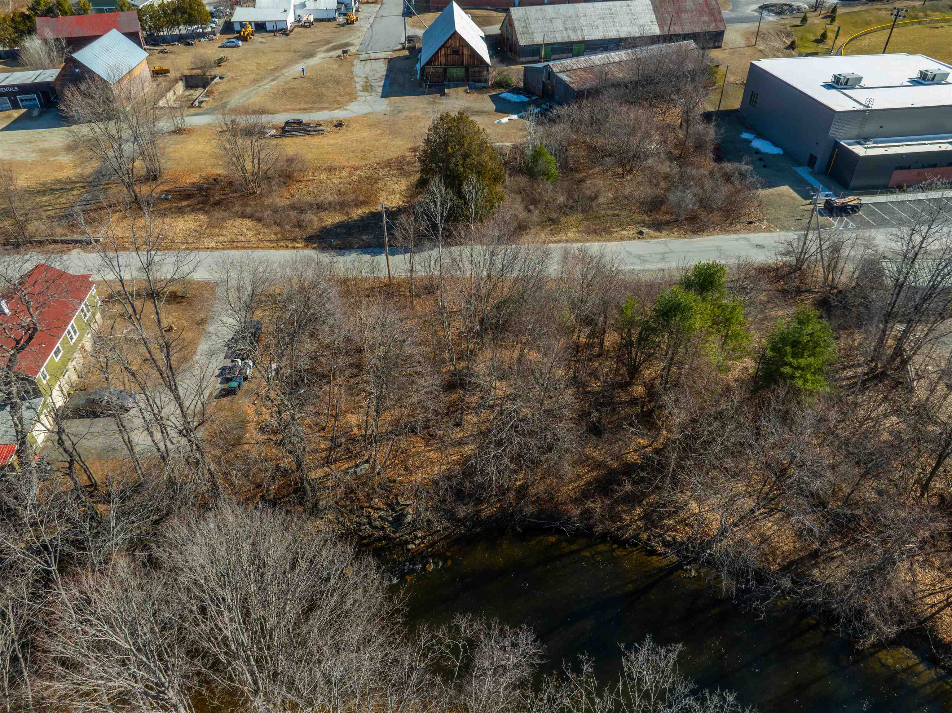 29 Pearl St, Newport, NH 03773
