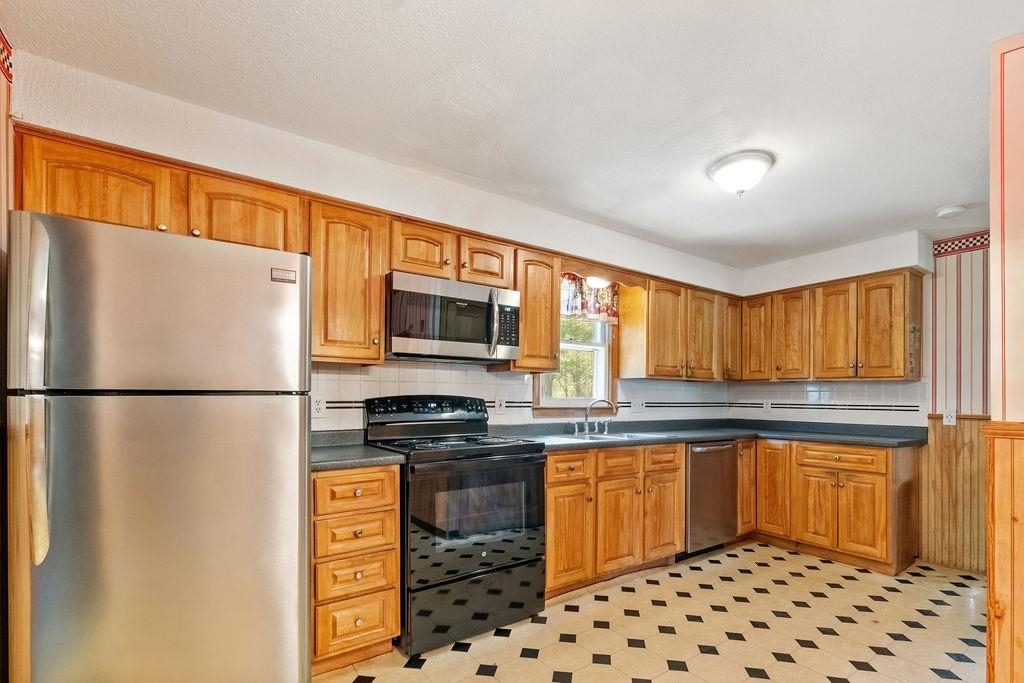 3 Cortland Dr, Salem, NH 03079