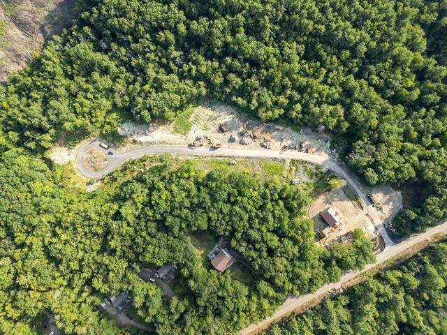 1 Jaytee Dr, Alton, NH 03809