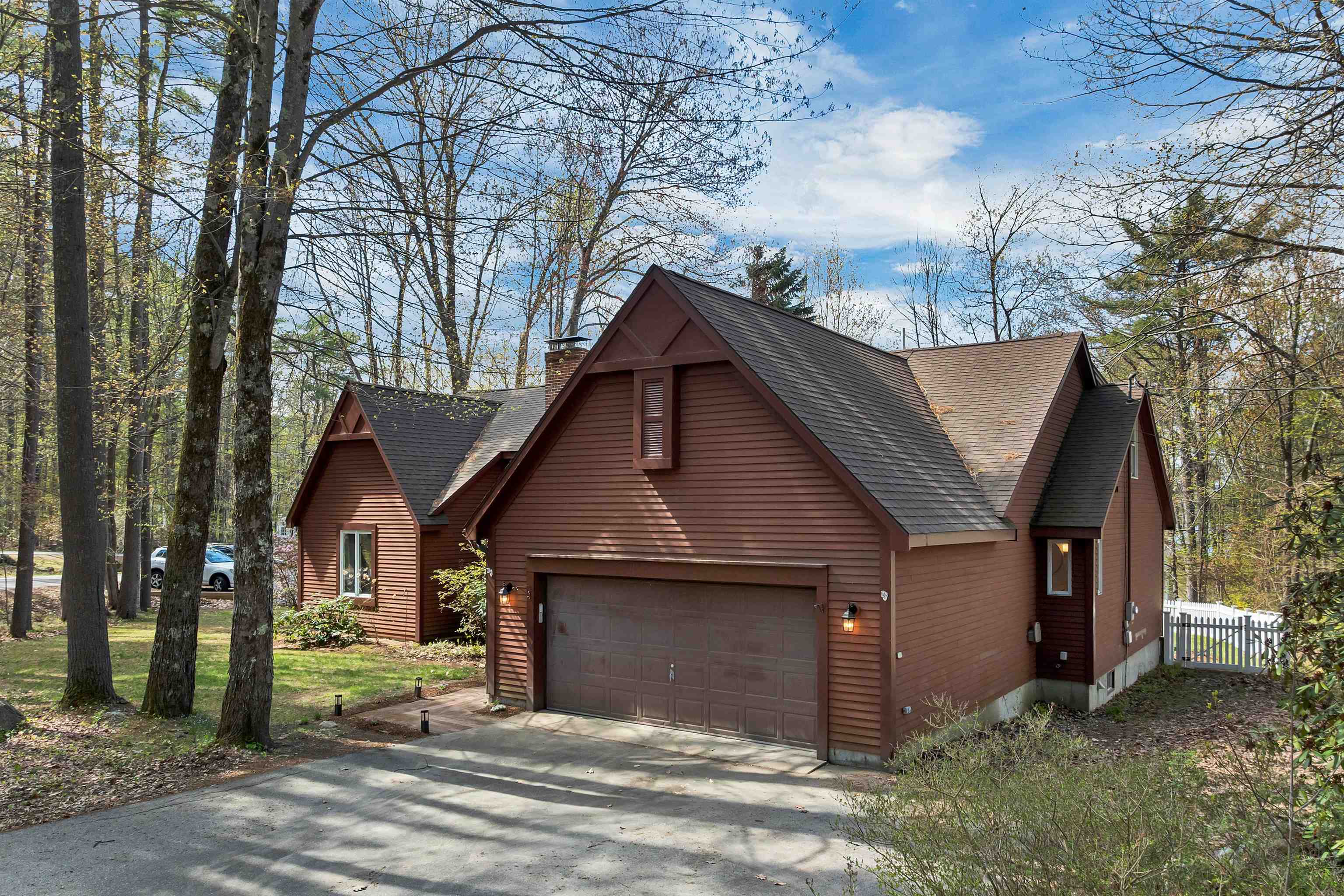 35 Robin Acres Dr, Wolfeboro, NH 09894