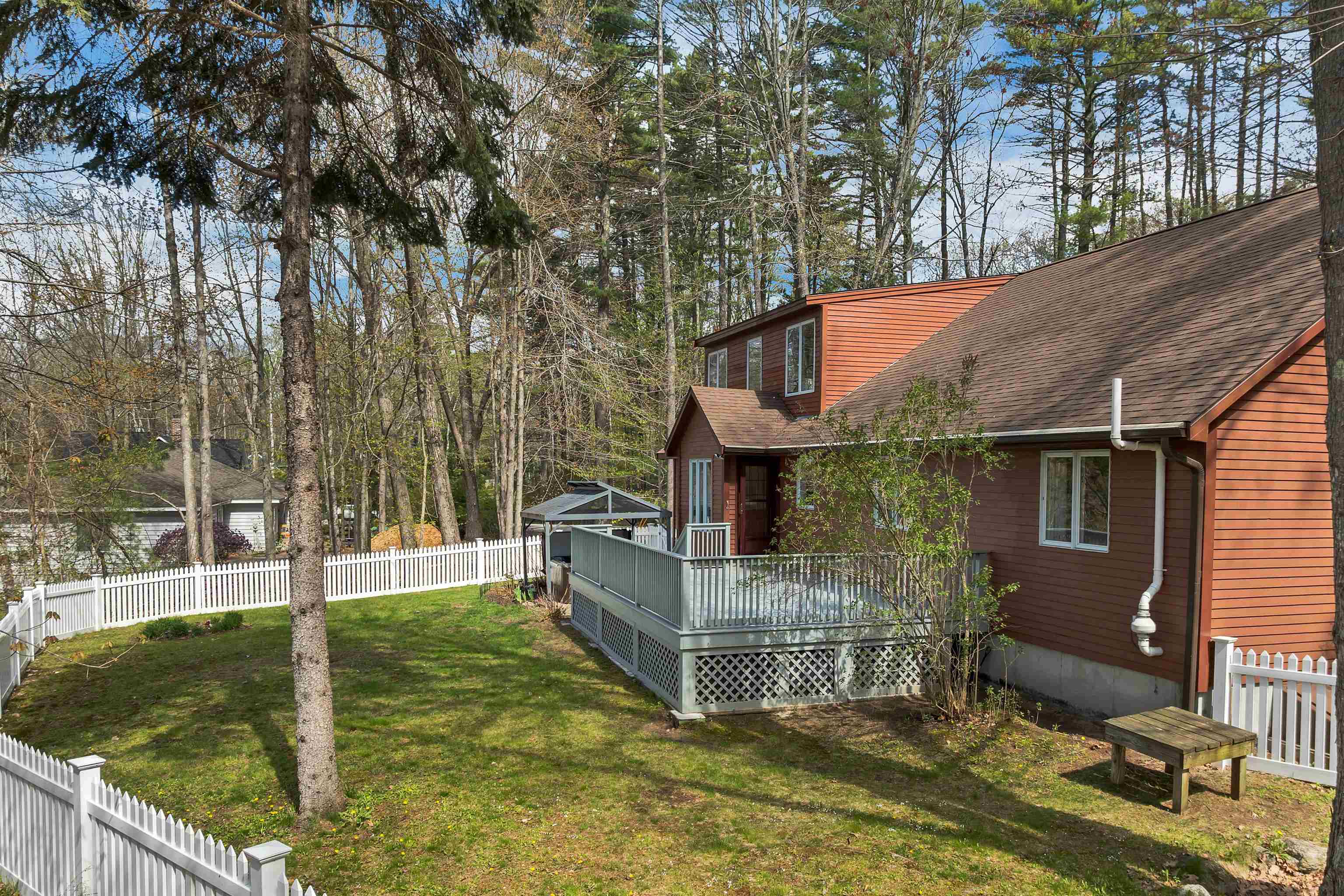 35 Robin Acres Dr, Wolfeboro, NH 09894