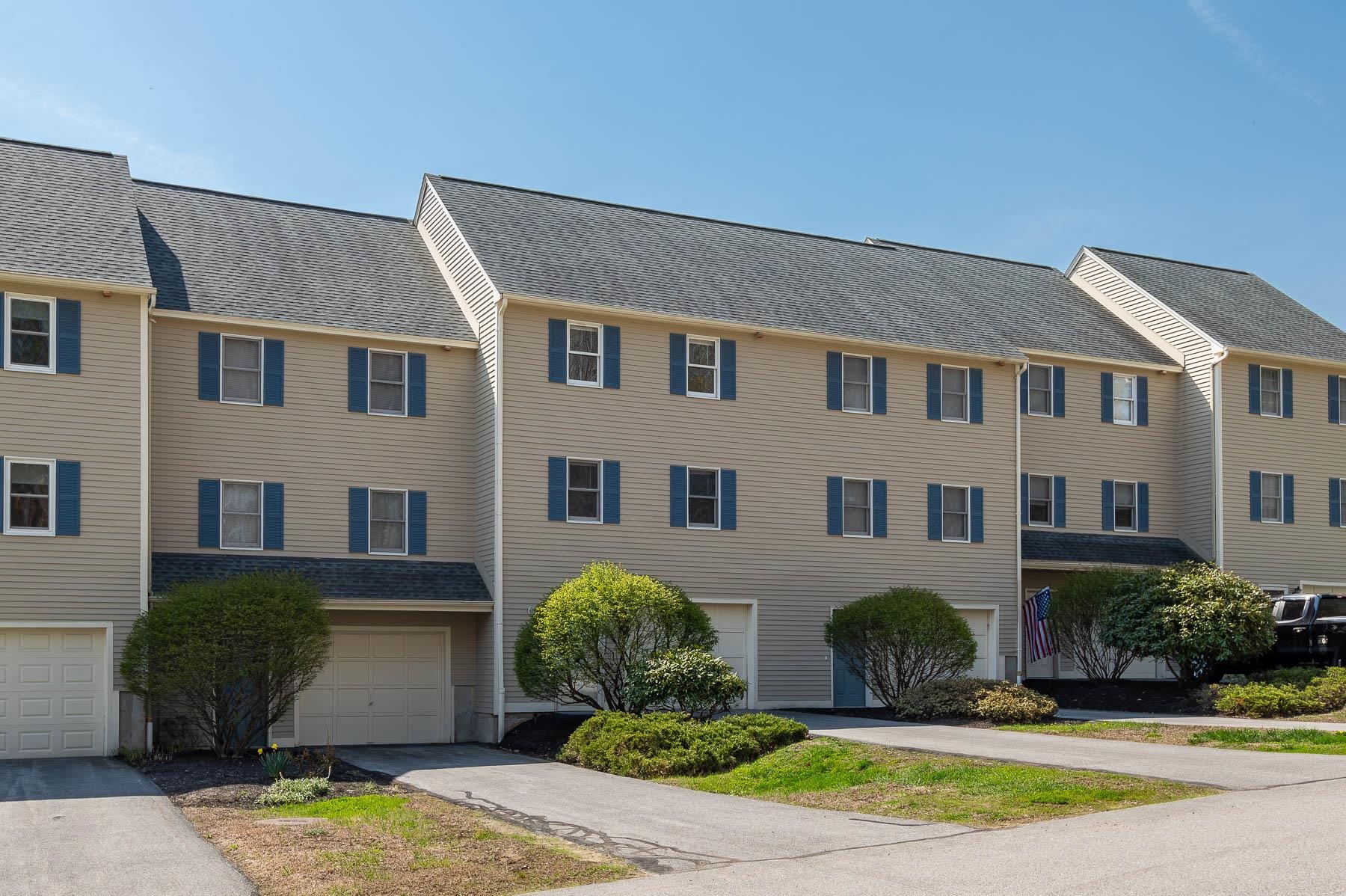 4 Fords Landing Dr, Dover, NH 03820