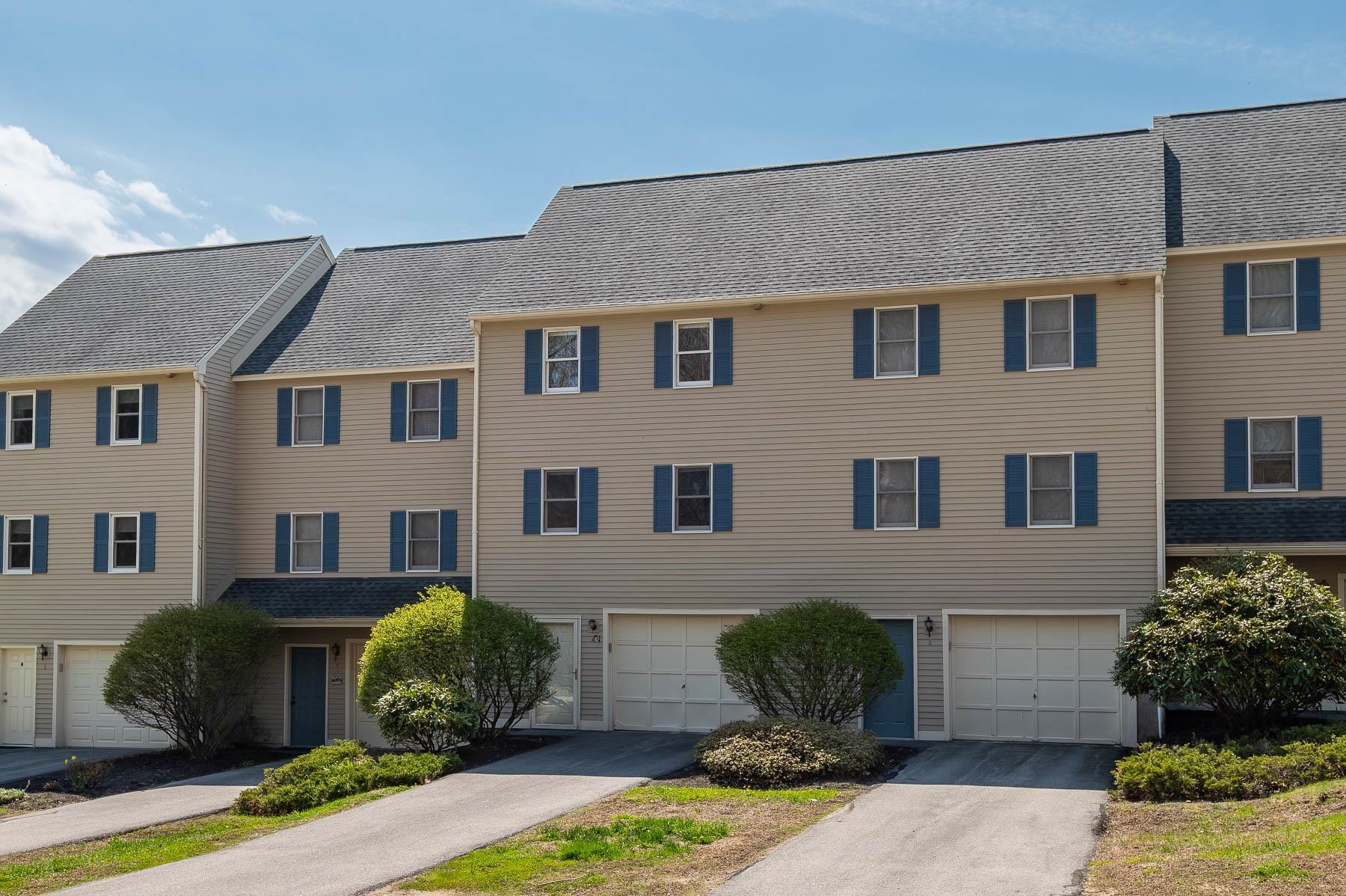 4 Fords Landing Dr, Dover, NH 03820