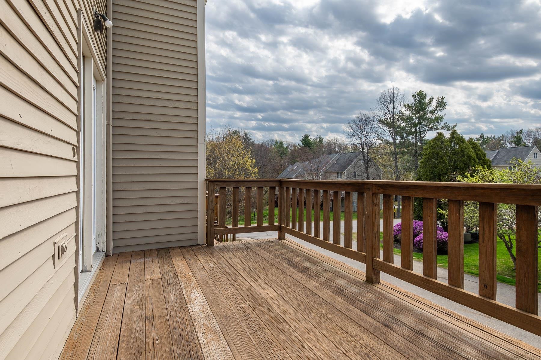 4 Fords Landing Dr, Dover, NH 03820