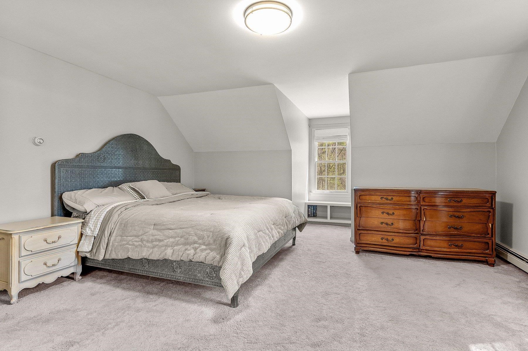 5 Goodwin Rd, Hampton Falls, NH 03844