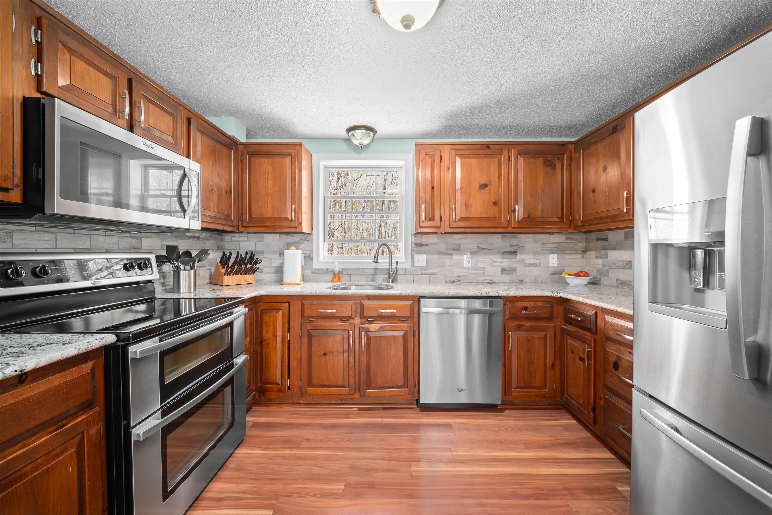 15 Earle Dr, Lee, NH 03861