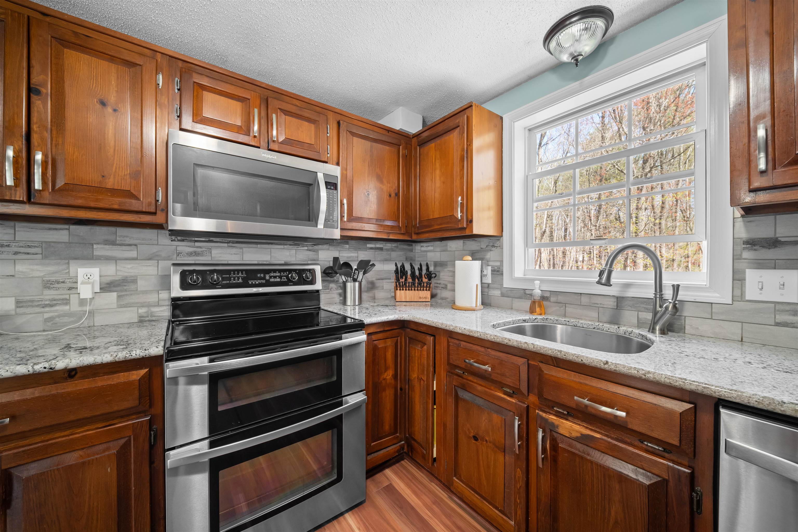 15 Earle Dr, Lee, NH 03861