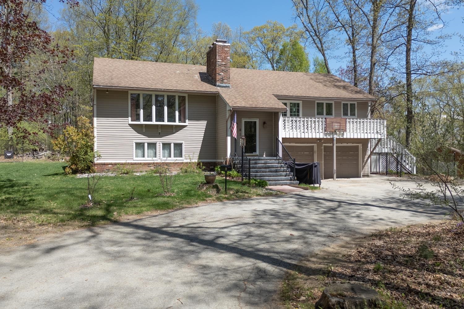 6 Maple St, Windham, NH 03087