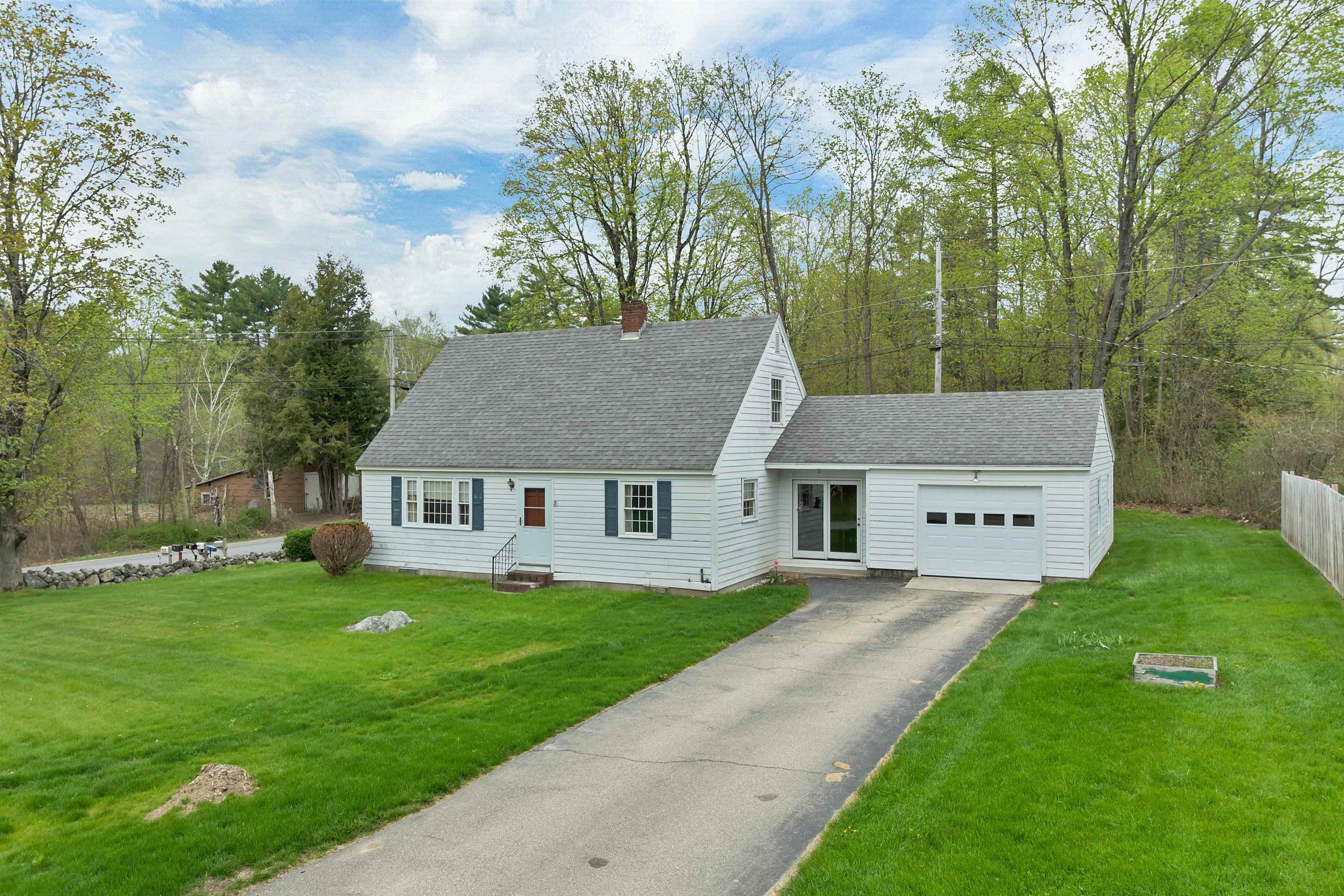 5 Meadow Dr, Alton, NH 03809