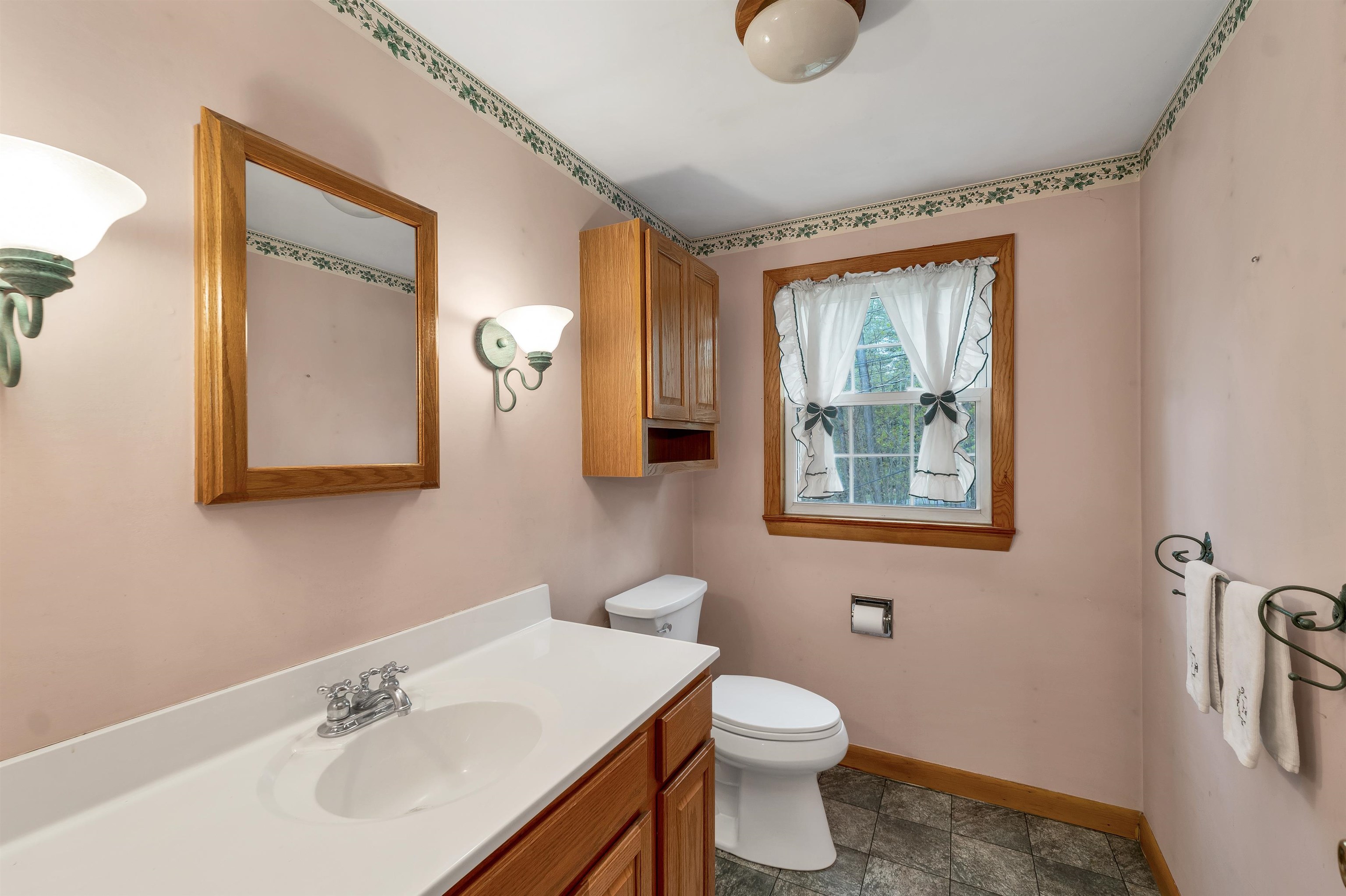 5 Meadow Dr, Alton, NH 03809