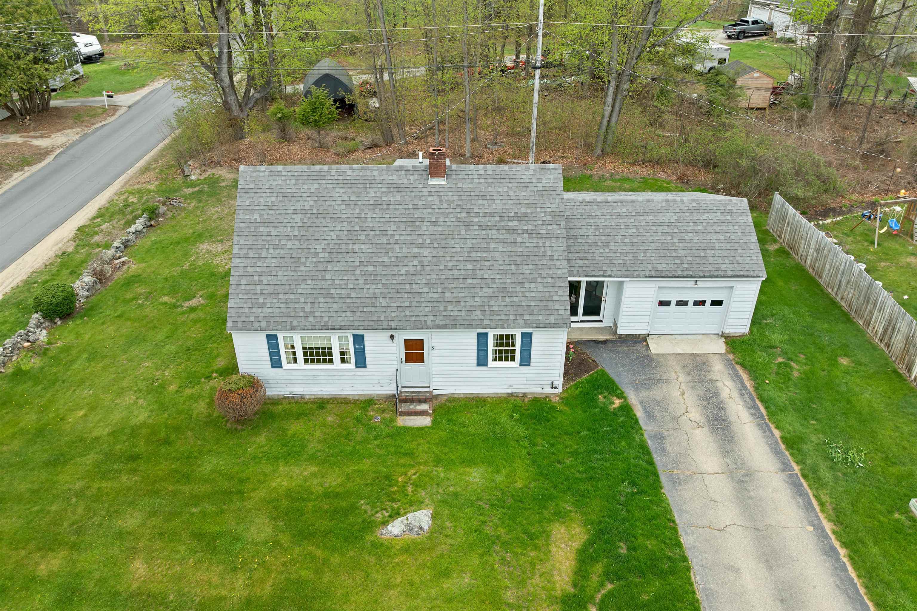 5 Meadow Dr, Alton, NH 03809