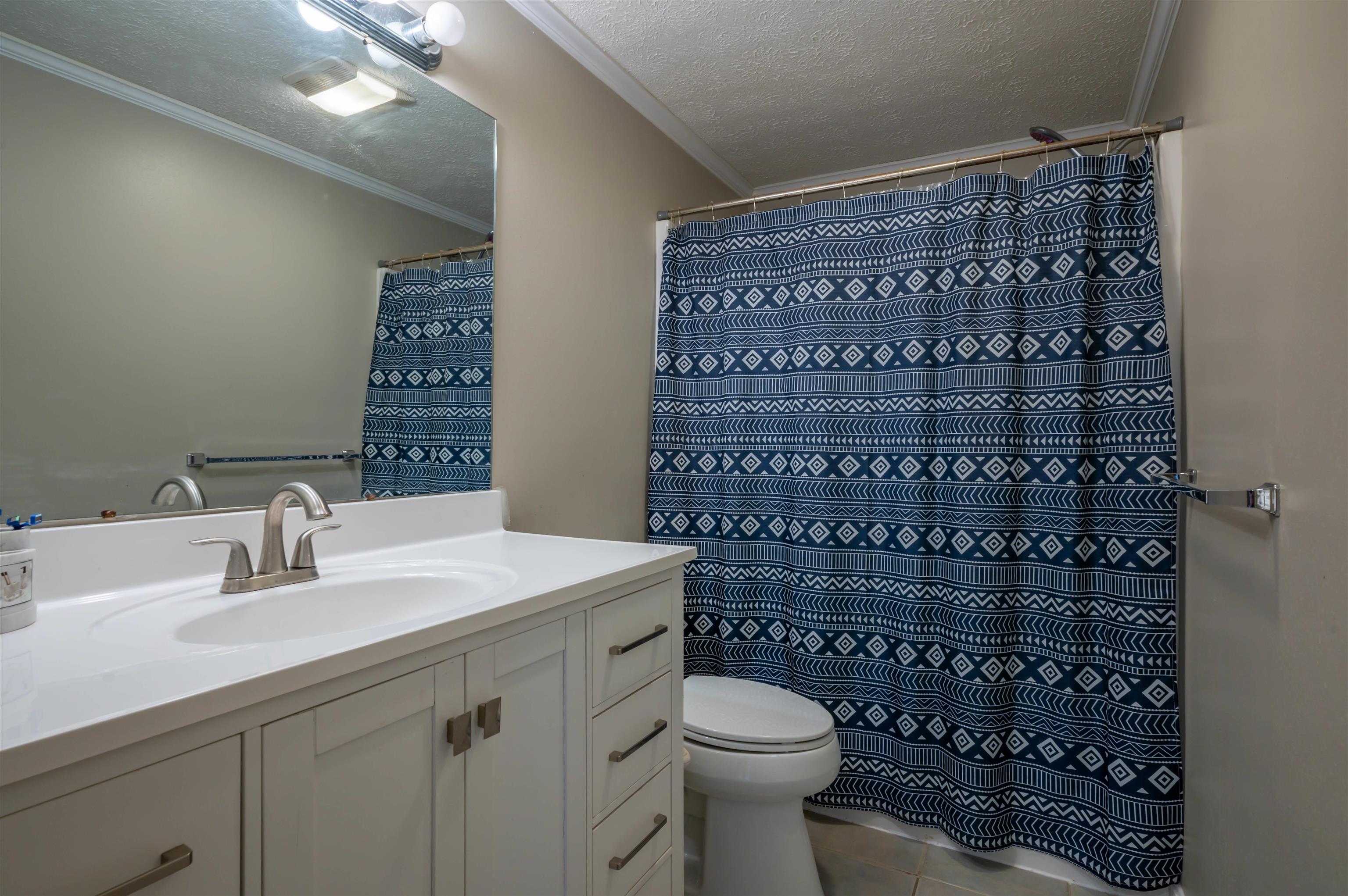17 Georgetown Dr, Nashua, NH 03062