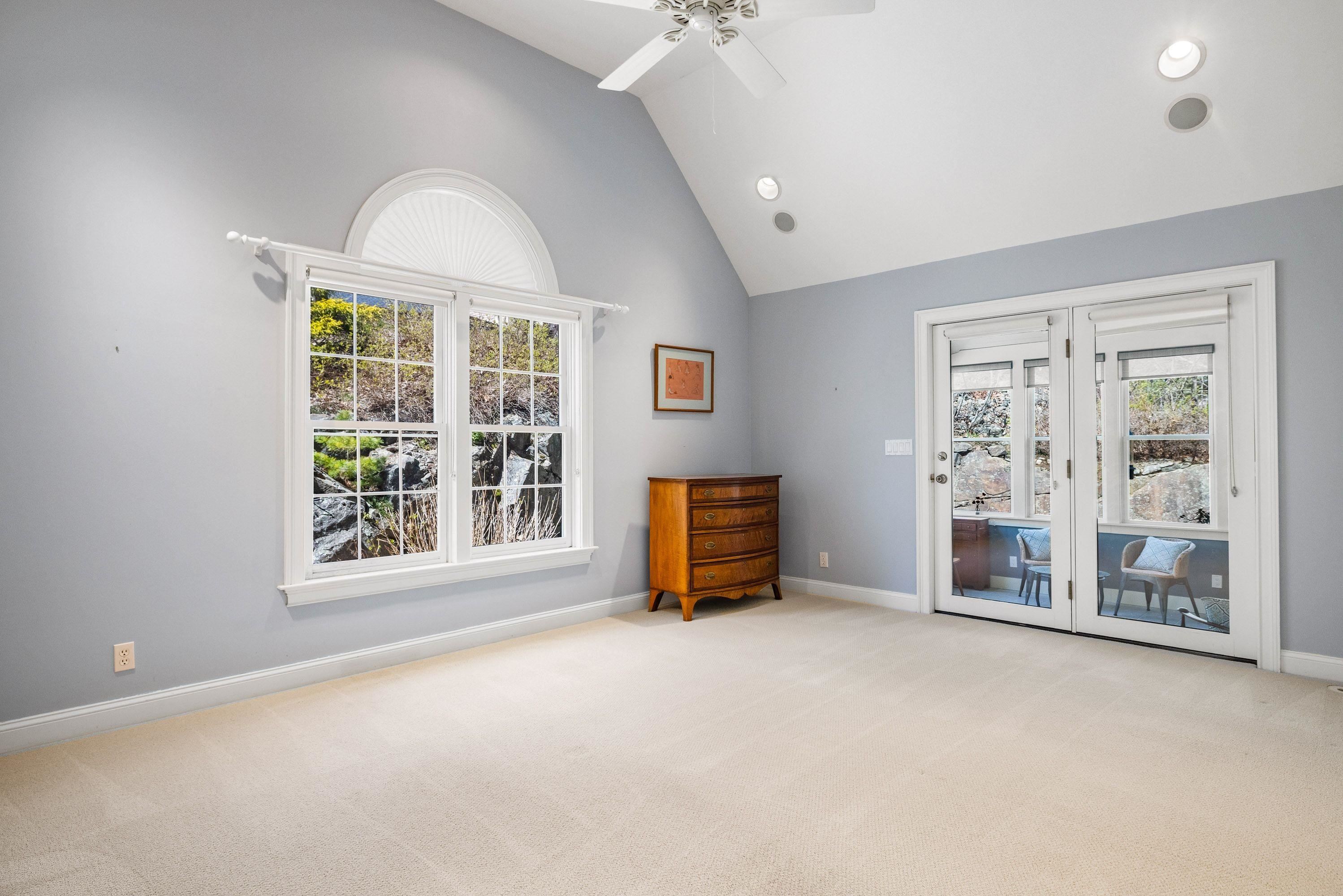 579 Sagamore Ave, Portsmouth, NH 03801