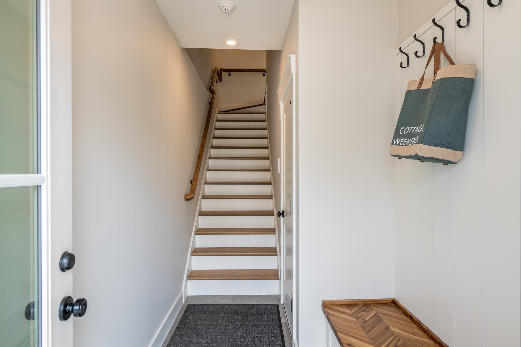 60 White Oaks Road — photo 1