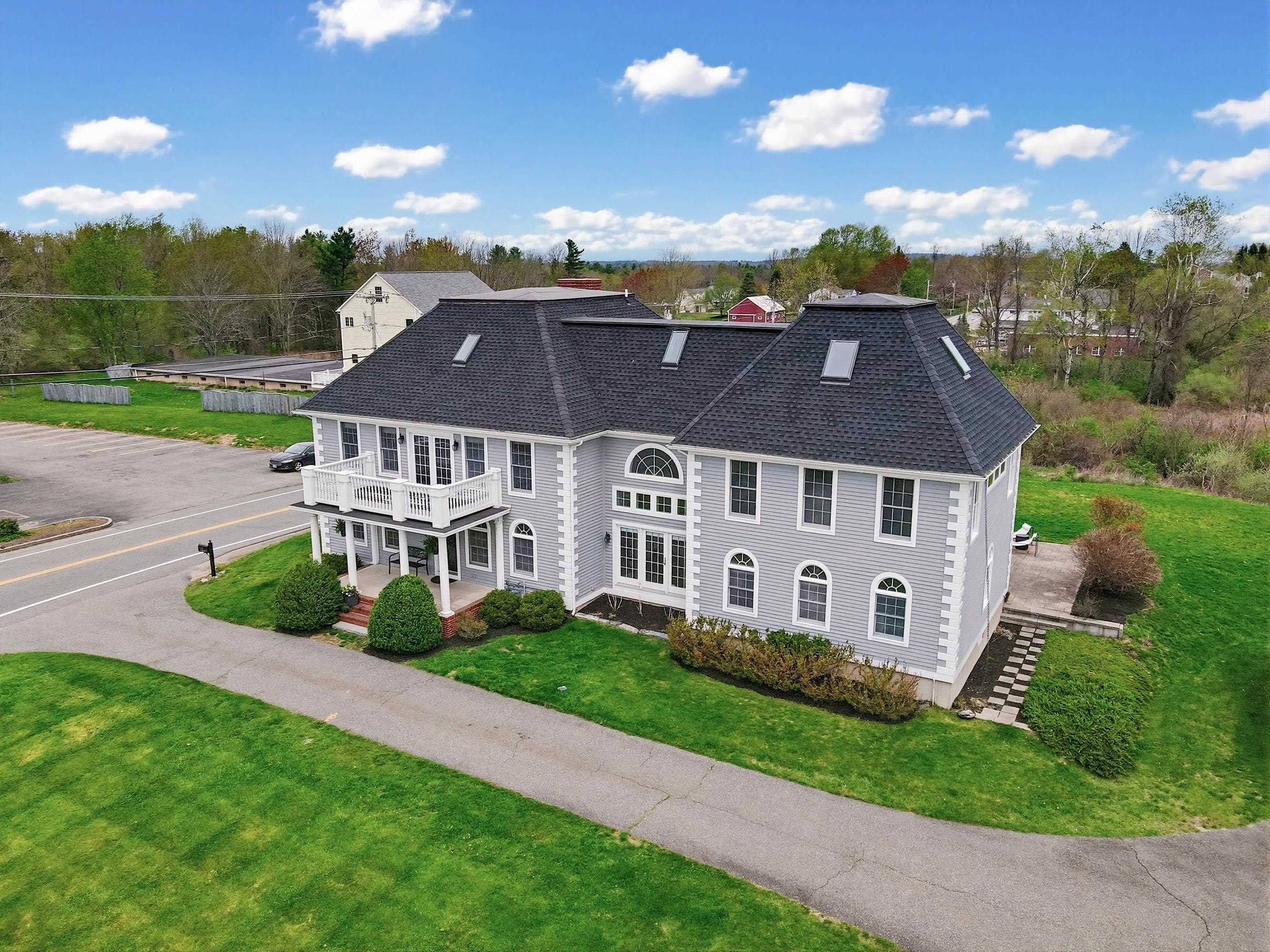 2 North Rd, East Kingston, NH 03827