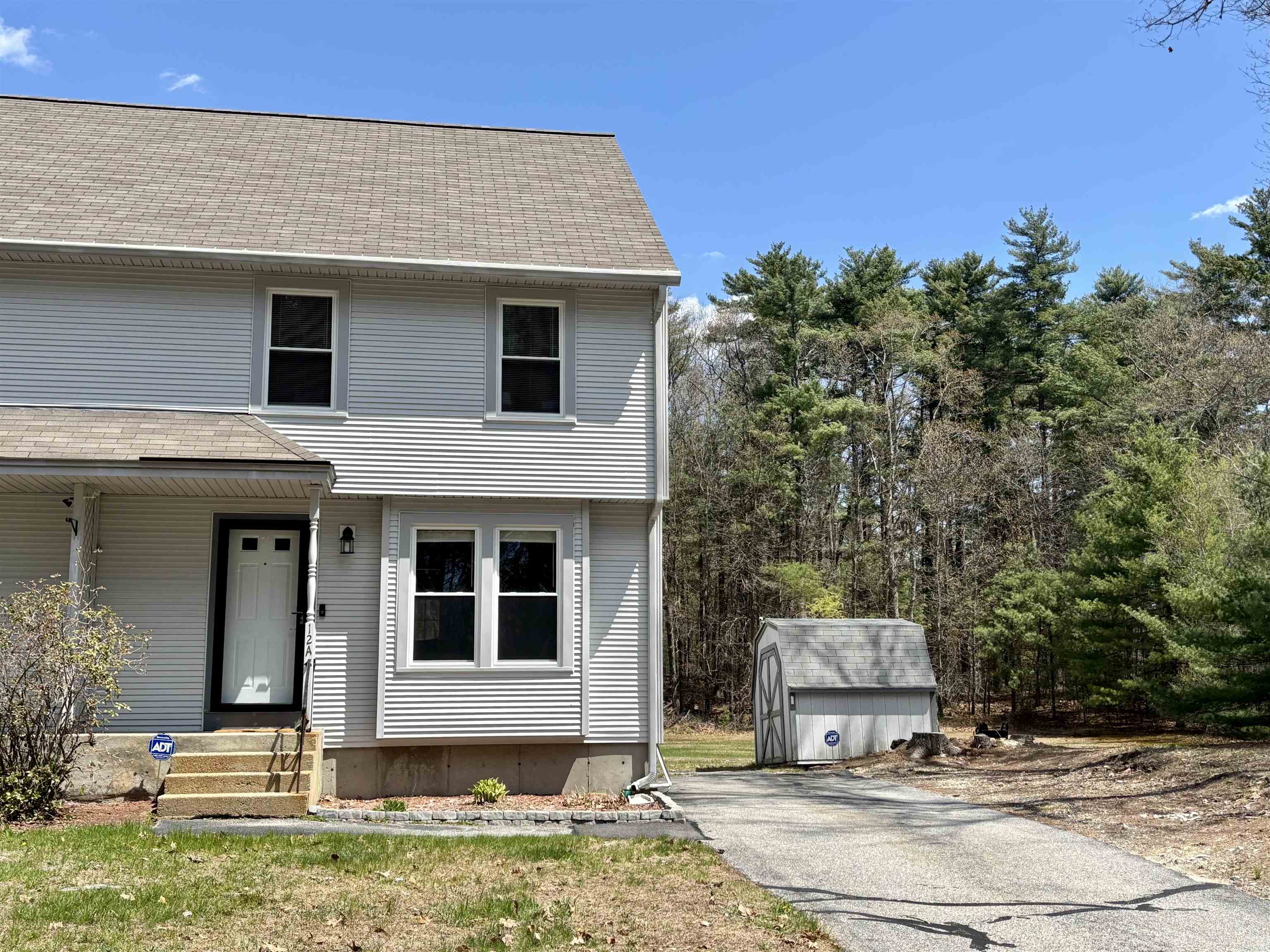 12 Landmark Ln, Goffstown, NH 03045