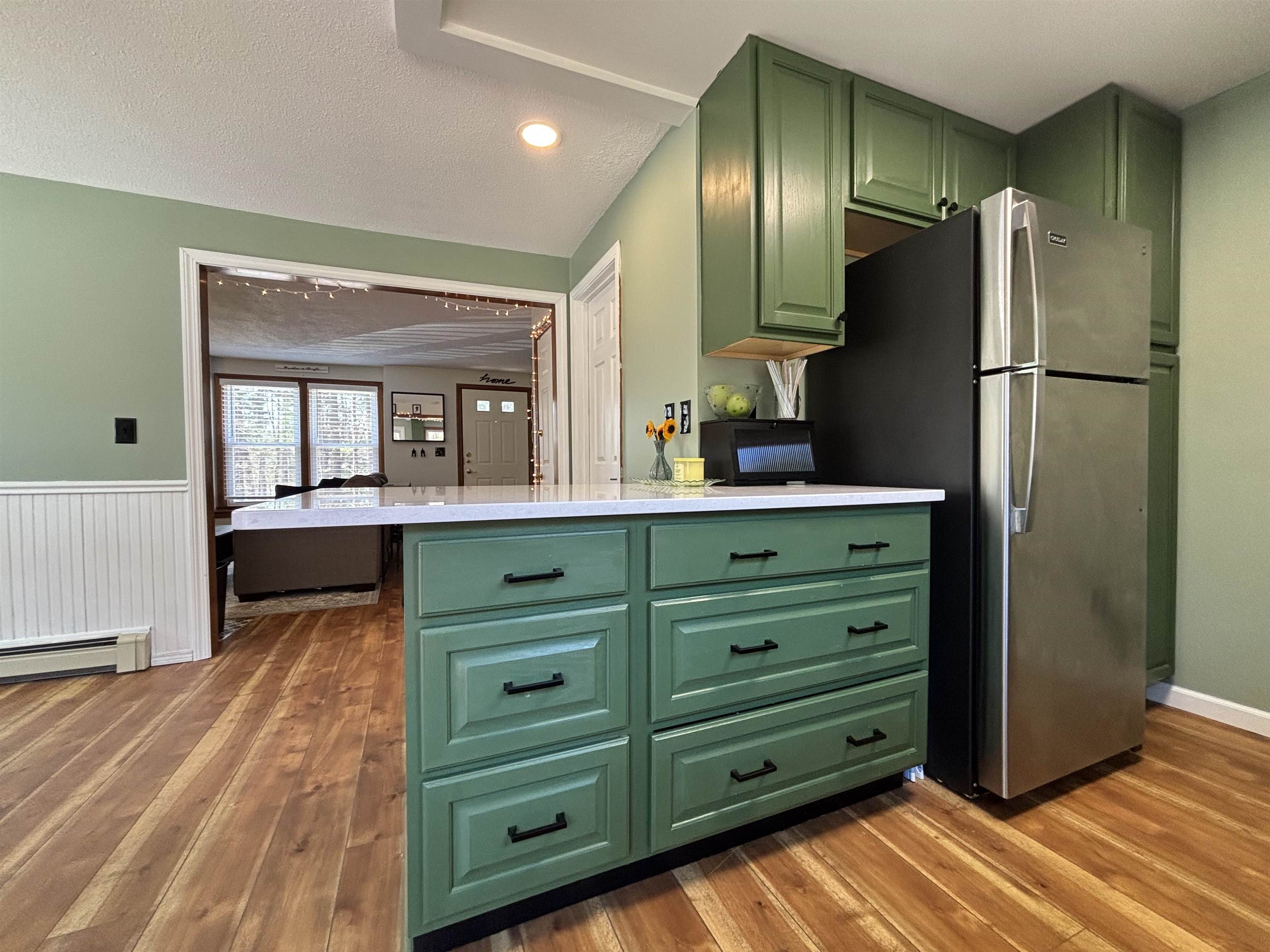 12 Landmark Ln, Goffstown, NH 03045