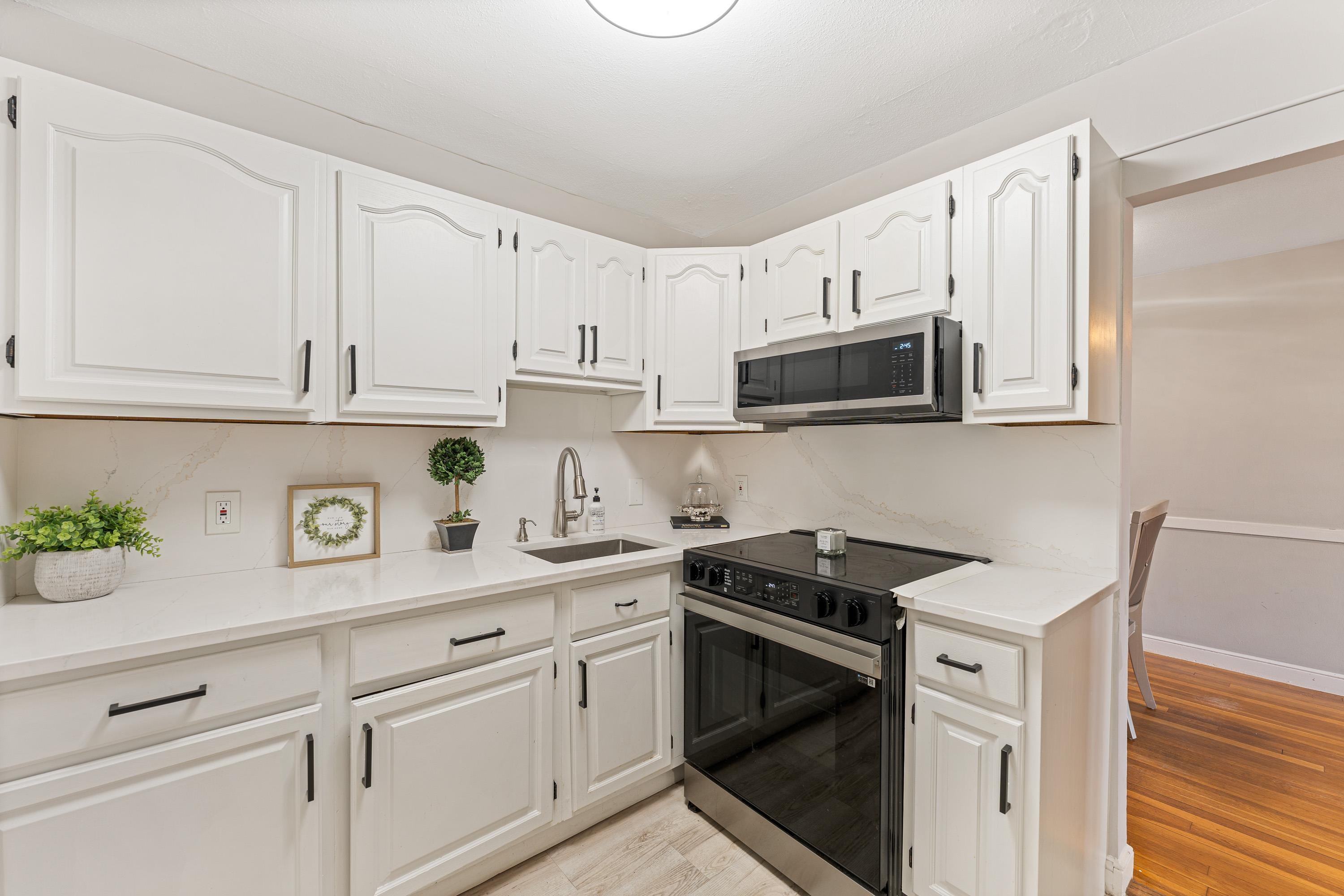 MLS 5088090: 4 Brook Road-Unit 8, Salem NH