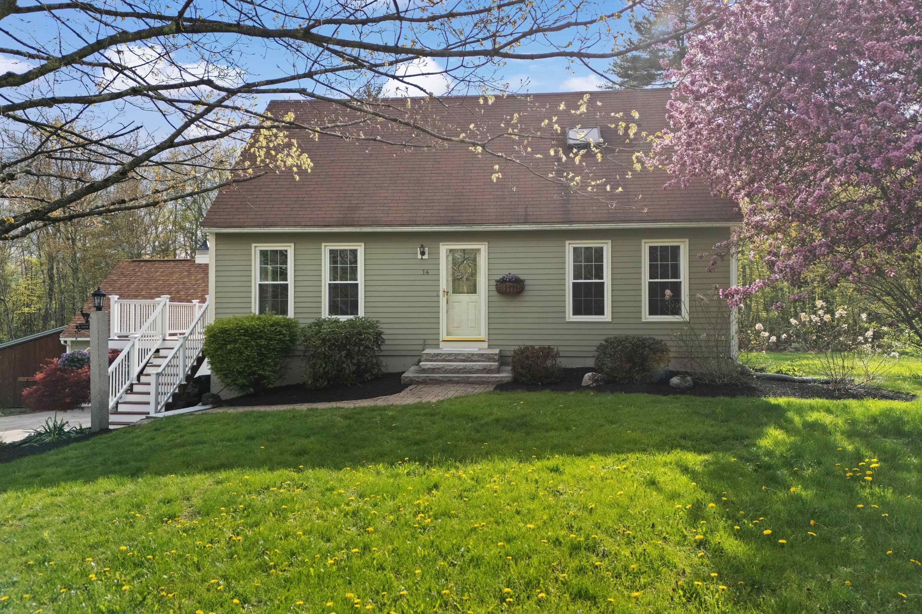 14 Weaver Pl, Weare, NH 03281