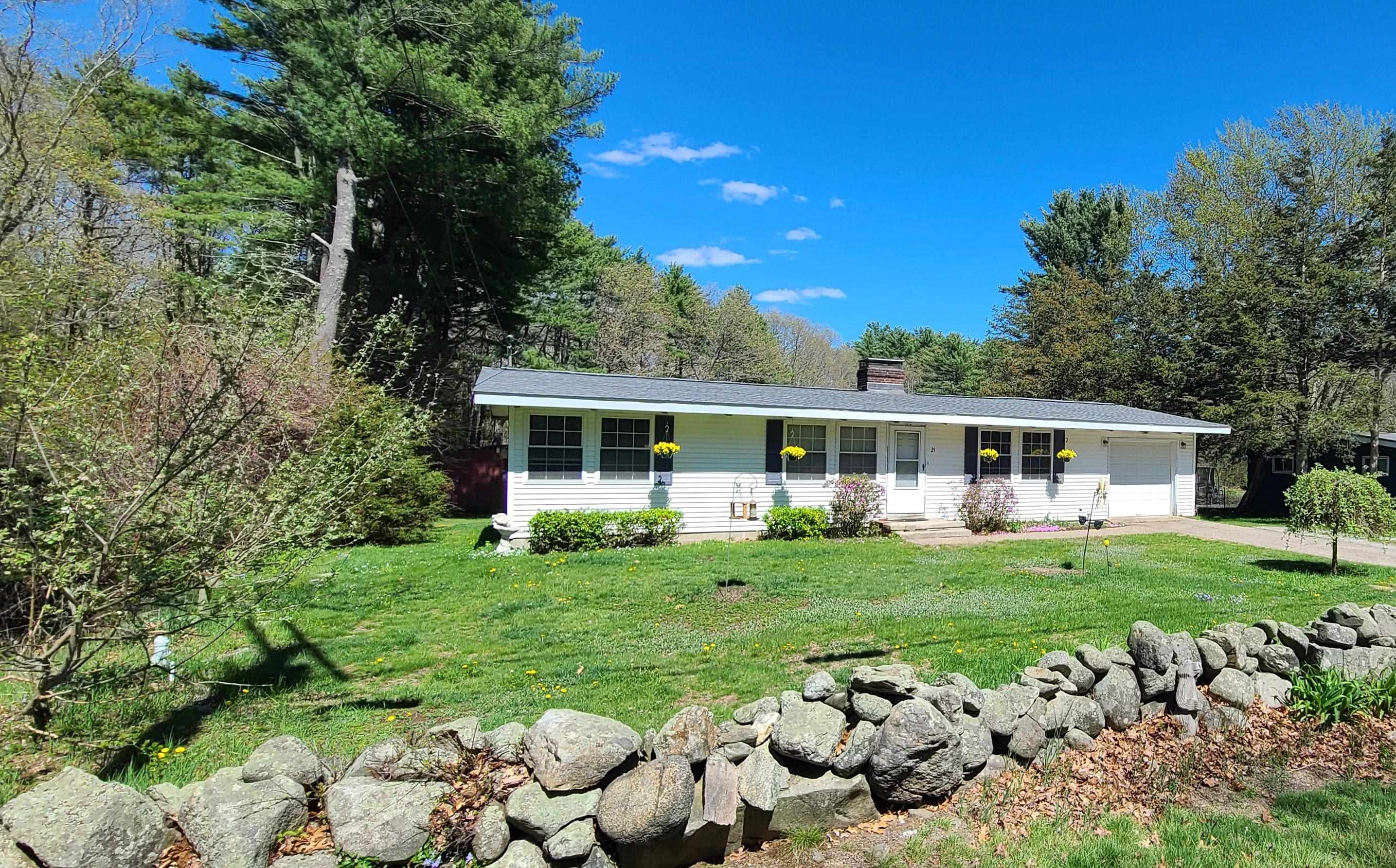 21 Cedar Rd, North Hampton, NH 03862