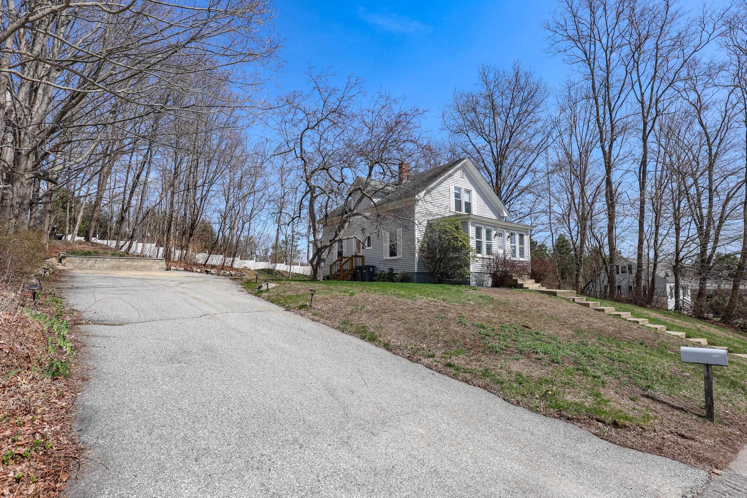32 Turnpike St, Pembroke, NH 03275